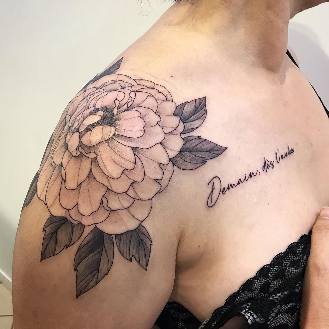 Demain dès l’aube de Victor Hugo. Quel beau poème!
Merci Julia pour ce projet. 
#demaindeslaube #peonytattoo #tattoopeony #tatouagepivoine #pivoine #lyon #tatouagevictorhugo #tatouageepaule #shouldertattoo #pivoineepaule #tattoovictorhugo