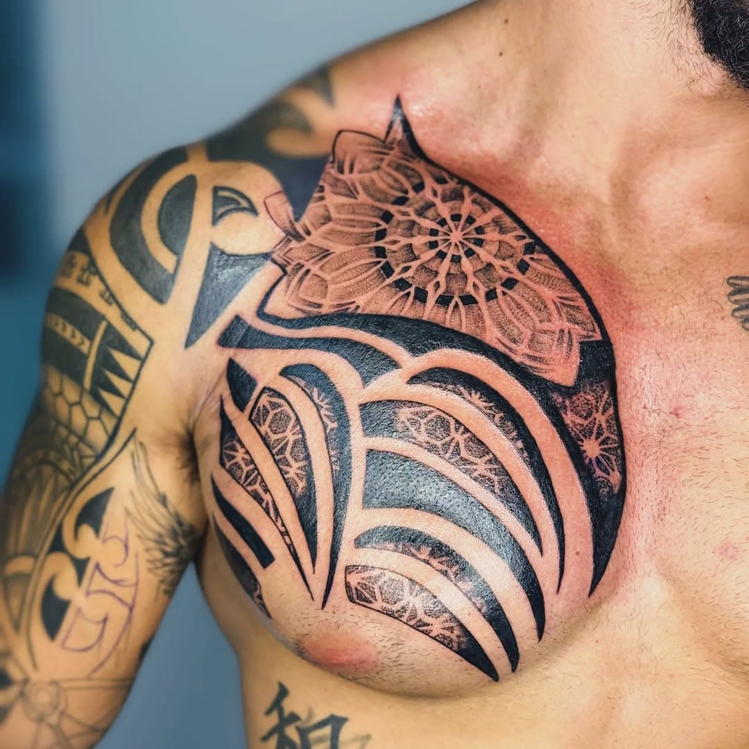 Arte que fala por si só: força, conexão e identidade marcadas na pele.

#tattoo
#tattoomandala
#tattoomaori
#tattoomasculina
#studiofabynascimento