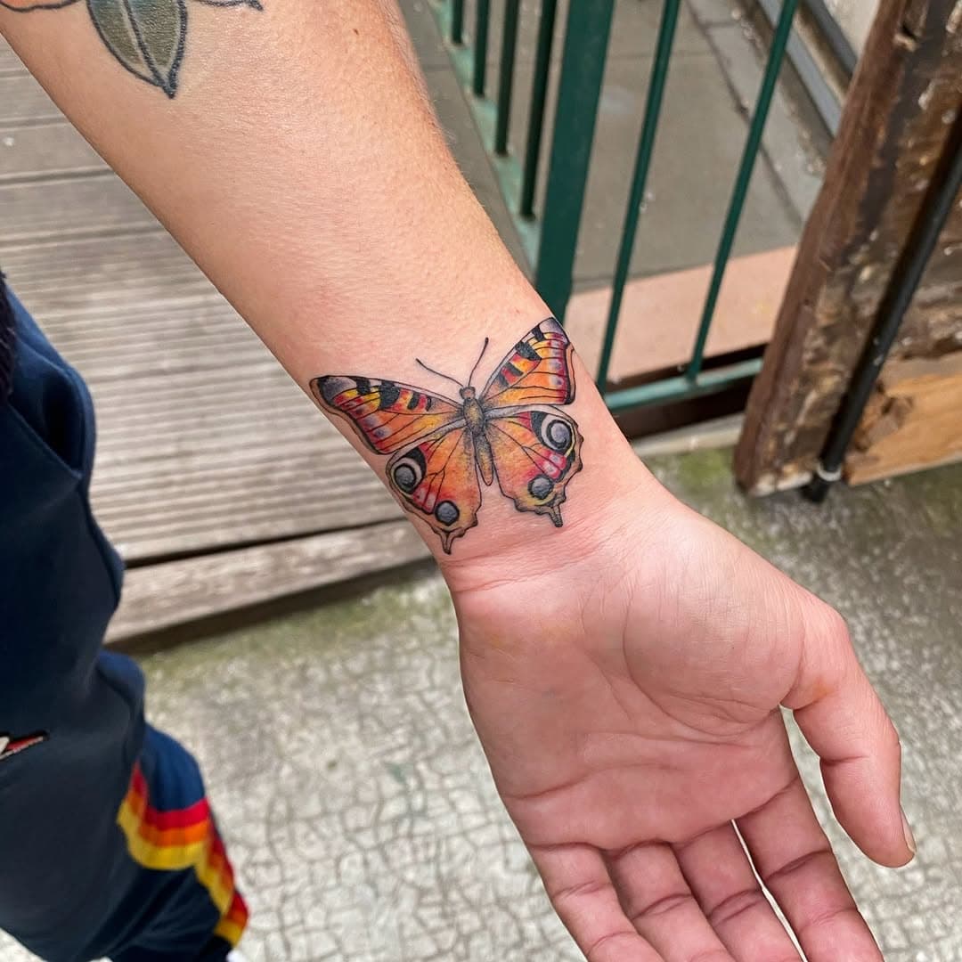 🦋 PAPILLON sans rdv🦋 
Merci Lavanda pour ta confiance 🤩
Réalisé par @larry_chewie_tattoo 

Tatouage avec ou sans rdv 
14 quai de rive neuve 
13007 Marseille 

#tattoo #tatouagemarseille #marseilletatouage #tattoomarseille #marseilletattoo #papillontattoo #butterflytattoo #colortattoo #oldportmarseille #vieuxportmarseille