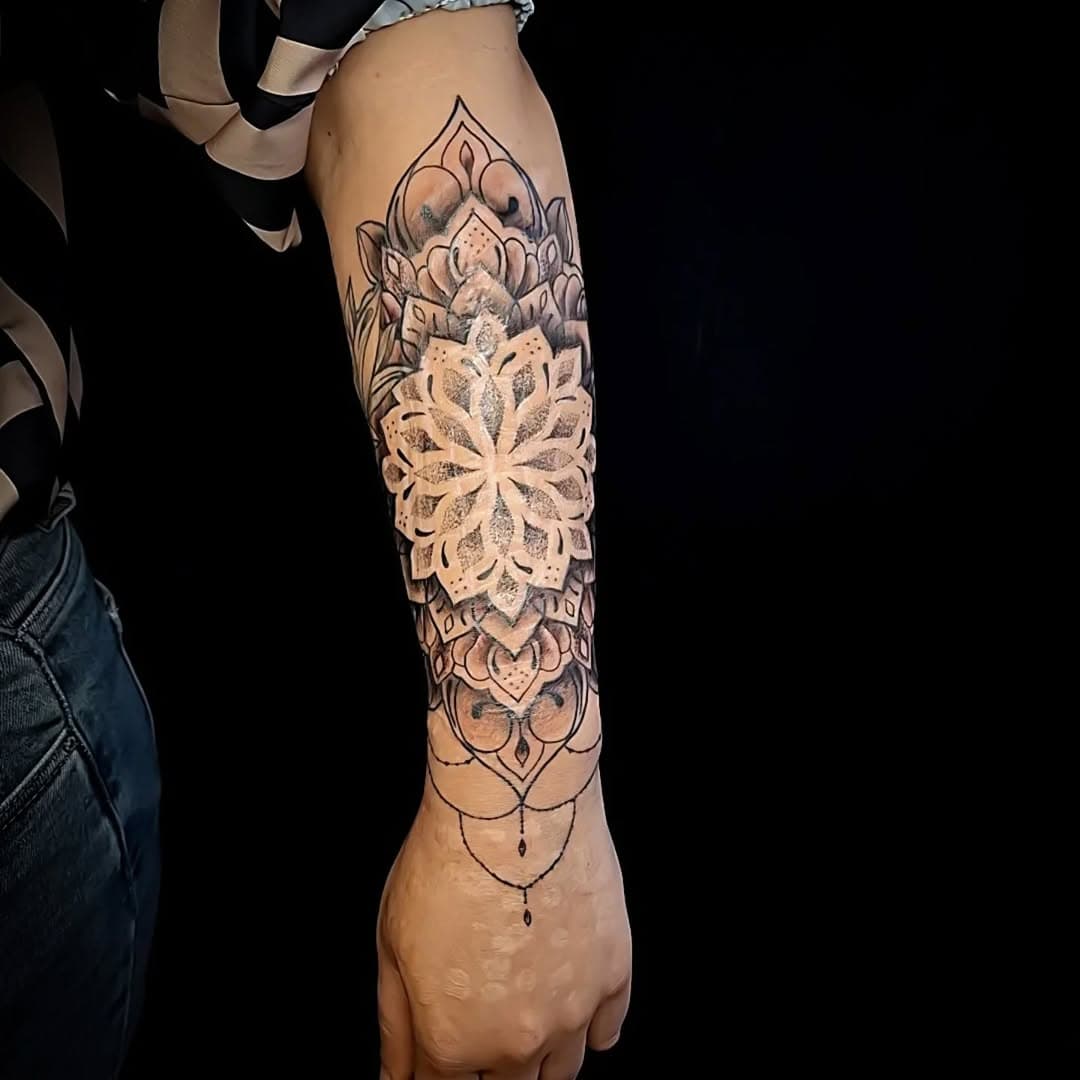 Scar tattoo cover up ✨️

Artist : @sanderbroers 

#tattoo #venray #tattoos #mandala ##mandalaartist #mandalaartwork #mandalapassion #mandaladesign #mandalalove #mandalaart #mandalatattoo #mandalatattoos #mandalaartwork #cover #coverup #coverup #coverscars #tattooideas #tattooartist #tattoofeminina #inkstagram #tattoosofinstagram