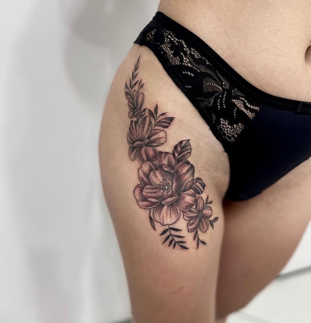 ✨ Já escolheu a sua?
Manda suas ideias pra criarmos uma tattoo incrível pra vc!
(35)98893-0407

#tatuagem #tatuagemfeminina #tatuagemnacoxa #tatuagemfloral #tatuagemflores #tatuagemdelicada #tatuagemsombreada #tatuagembrasil #tatuageminspiradora