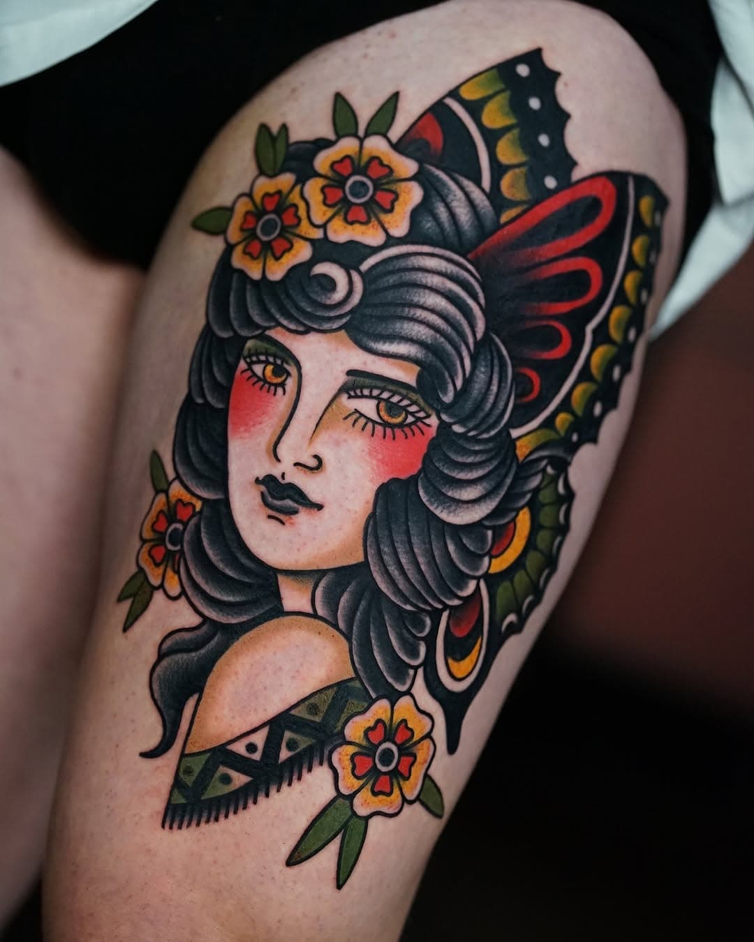 Traditional girl for Vincent 💃🦋
More projects like this, please 😍

🦇 @corpsepainter_tattoo 🦇
#tradtattoos #traditionaltattooart #tradtattooflash