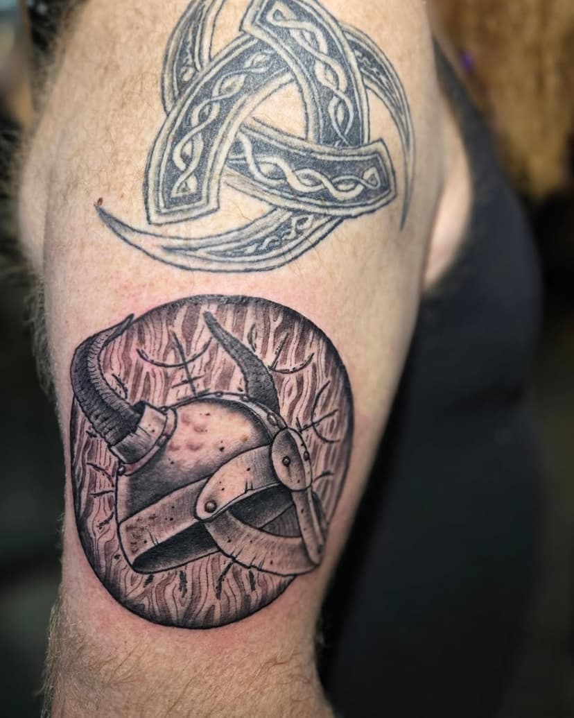 Fun addition for this upper arm!  We would love to help you continue to build on your ideas. Swing by and speak to one of our artists about your next tattoo!

#marylandtattoo #marylandtattooartist #baltimoretattoo #baltimoretattooartist #absolutetattoomd