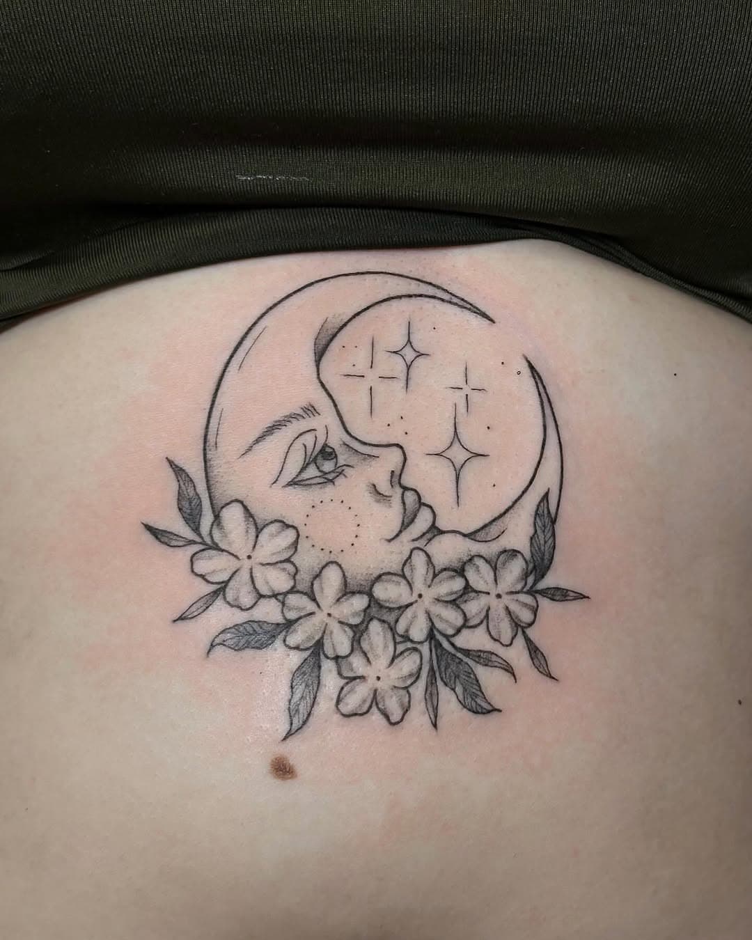 Stomach moon for Sophia today 🌙 thank you so much 🖤

#moontattoo #maninthemoon #moonfacetattoo #floraltattoo #blackworktattoo #blackwork #blacktattoo #finelinetattoo #tattoo #tattooideas #tattoodesign #spacetattoo #celestialtattoo #witchytattoo #southport #merseyside #tattooartist #femaletattooartist