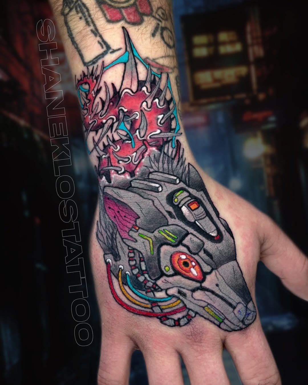 📀 Cyber Opossum that has been infected with an organic virus. Virus' have adapted to new tech and are starting  to overcome the struggle of feeding on non organic hosts to survive. Welcome to the future. 📟
•
•
•
#opossum #opossumtattoo #cybertattoo #neotraditionaltattoo #illustrativetattoo #tattoo