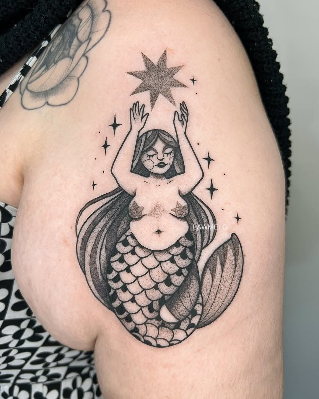 Sereia para a @loujoineau 🐚
Obrigada mais uma vez pela confiança, meu bem 💖
.
Apoio @jordan_tattoo_supply ✨
.
Este é um desenho autoral. Não autorizo a reprodução total ou parcial do trabalho.
Todos os direitos reservados / Law Melo ©️ 2024/2025