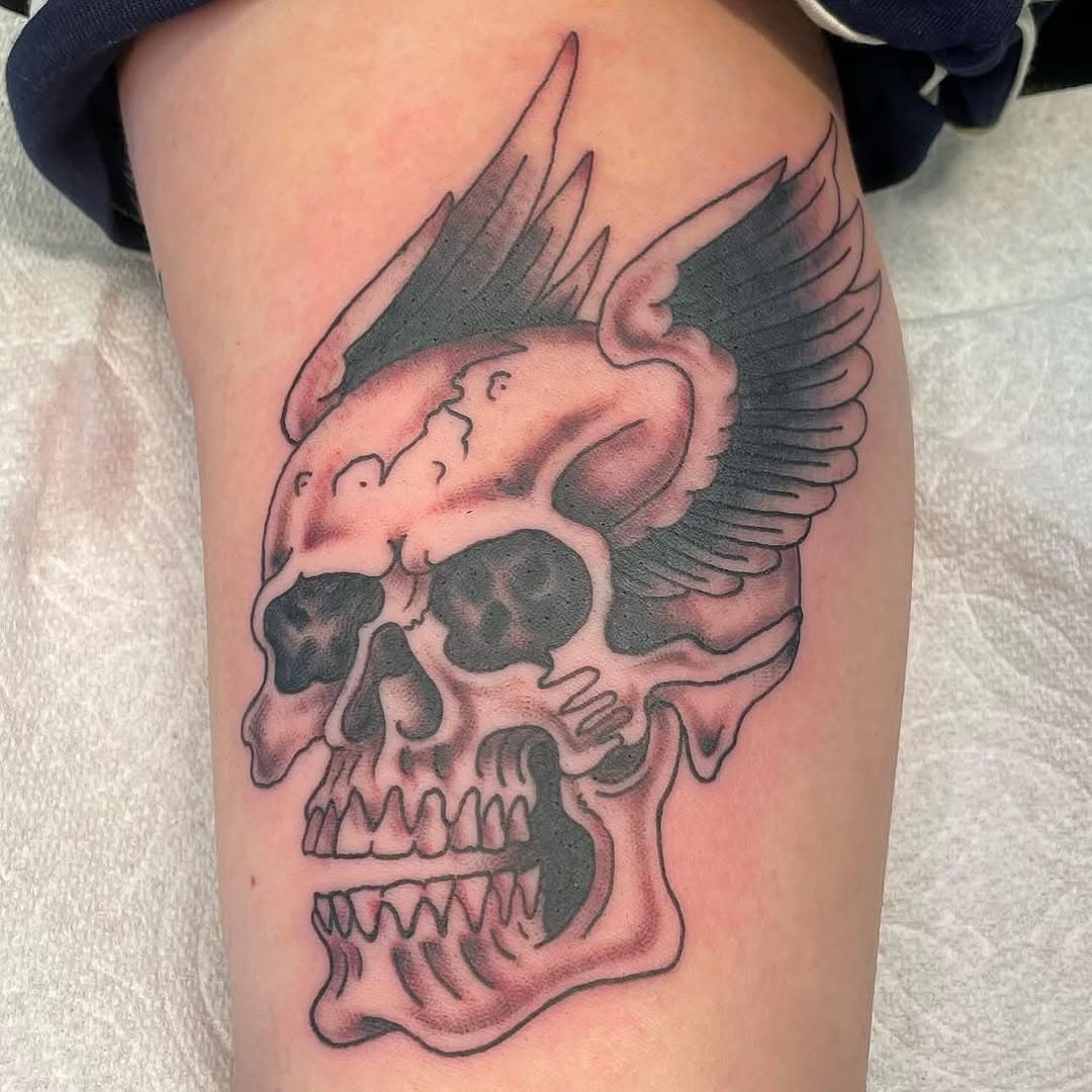 Tattoo by @dillonquinntattoo  DM him for appointments #thousandoals #thousandoakstattoo #traditionalskull #skulltattoo @palacearttattoo