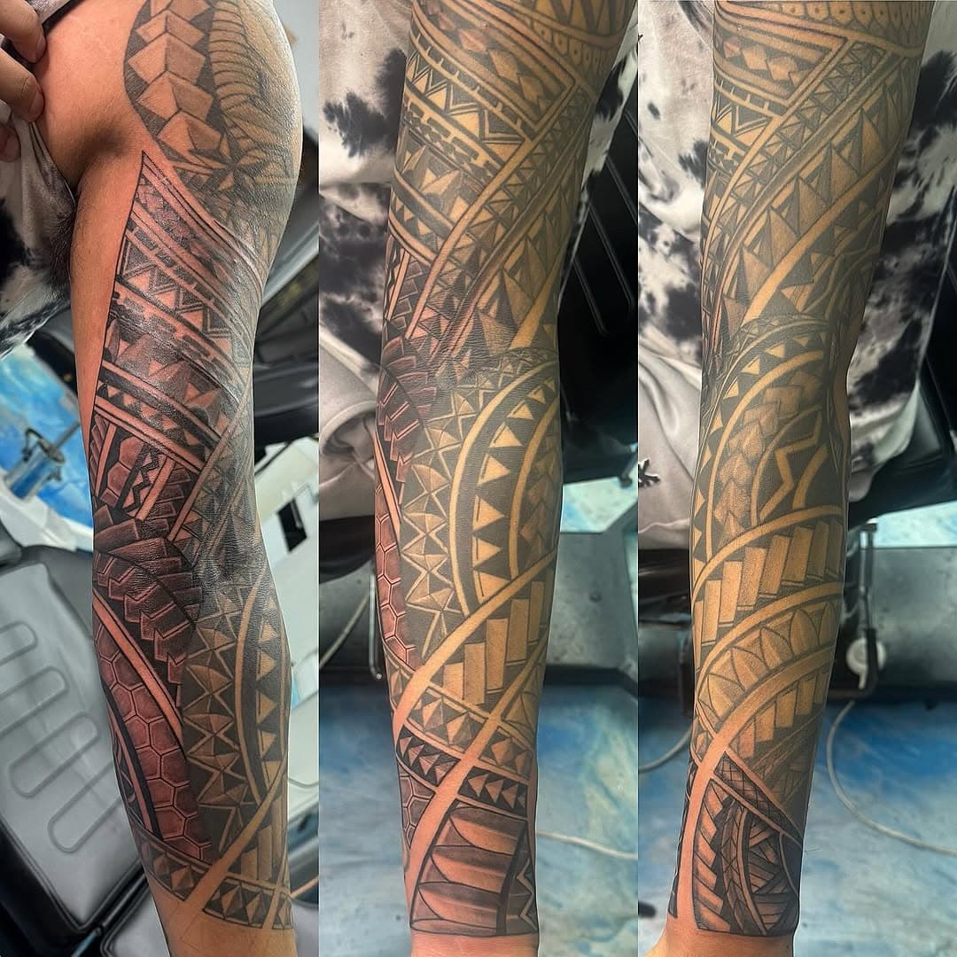 This sleeve was all drawn on with sharpie.
@mcniel_layedoutfk8 

@yeselectrictattoo 

 @Emalla.Official  #emalla #emallacartridges #emallaeliot #emallaeliotcartridges