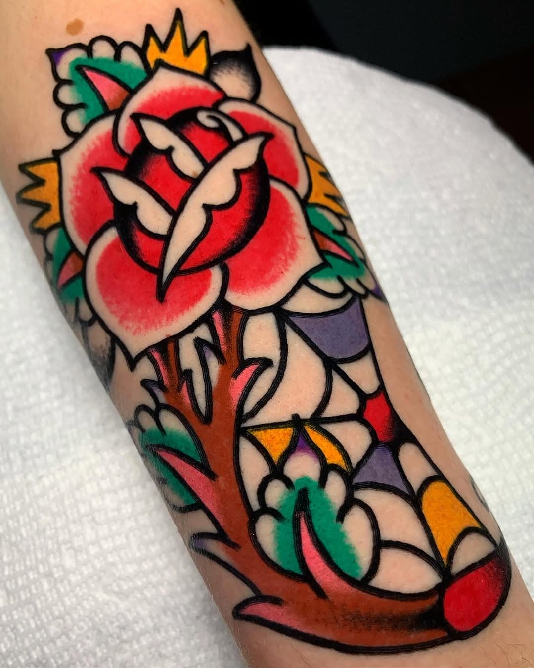 🗡️🌹🕸️🗡️
@northshoretattooco 
.
.
.
.
.
.
.
.
#northshorema #danversma #salemmass #northshoretattoo #traditionaltattooing #radtrad #boldwillhold #colortraditional #topclasstraditional #topclasstattooing #tattoosnob #newtraditional #traditionalrosetattoo #spiderwebtattoo