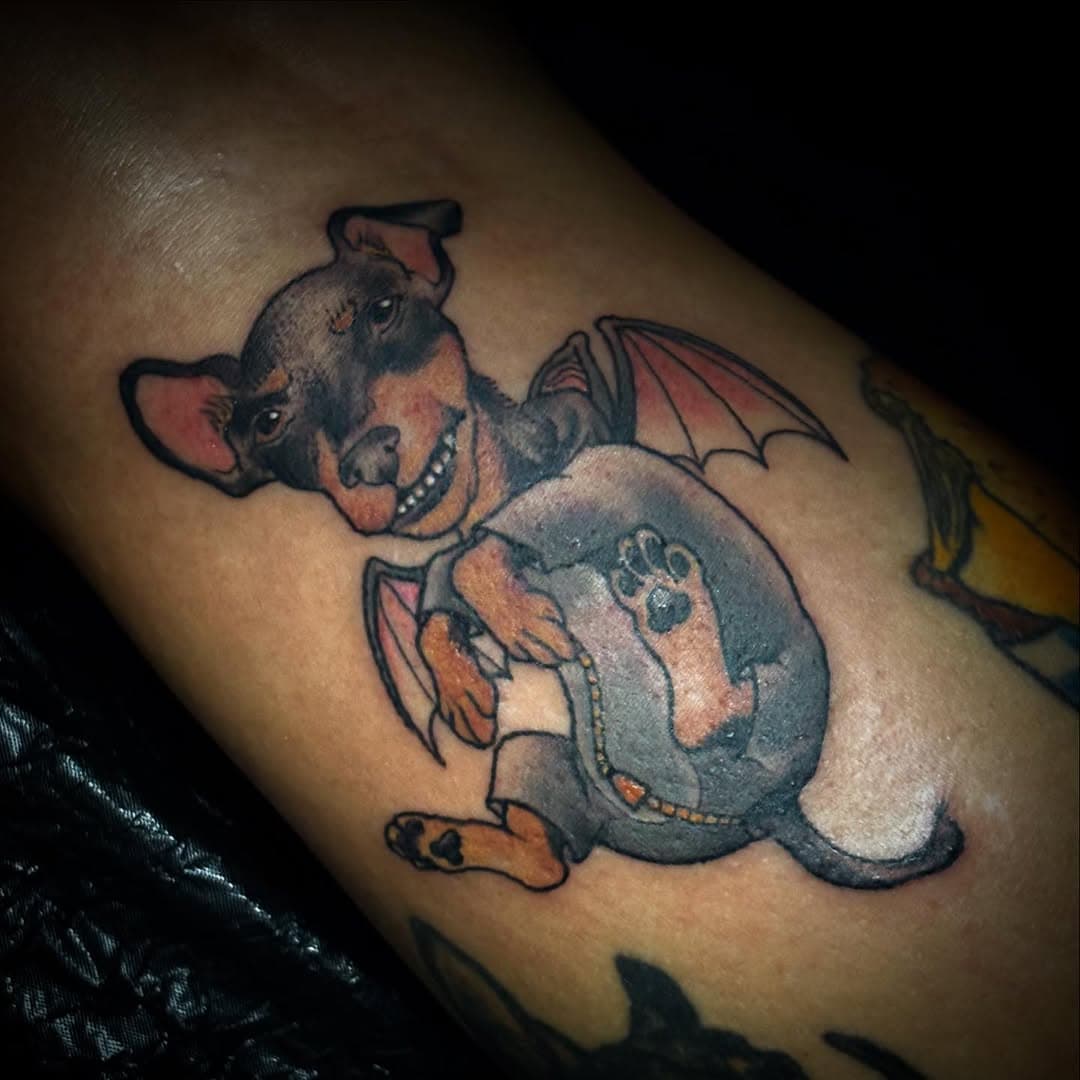 Little Loosy Luci, the Dwarf Pinscher dog with an underbite. A little portrait of Deborah’s Sweet dog in a bat onesie, because all animals look cute in a onesie, right?! #theofficetattoo #theofficetattoos #rotterdam #meent #oppert #cutetattoo #cutetattoos #dwarfpinscher #dog #doggo #dogtattoo #dogtattoos