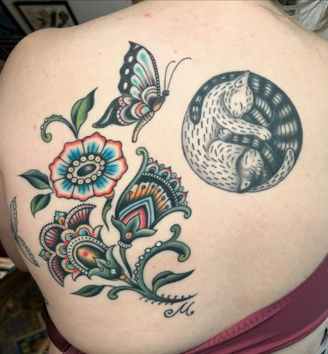 #healed Flowers done About a year ago and cats two years.., on Anna. Thank you! Done at @blackrabbittattoolangley 

Do you want to get tattooed? Email me at renavignati@gmail.com and book your next appointment or consultation ❣️

THANK YOU ❤️