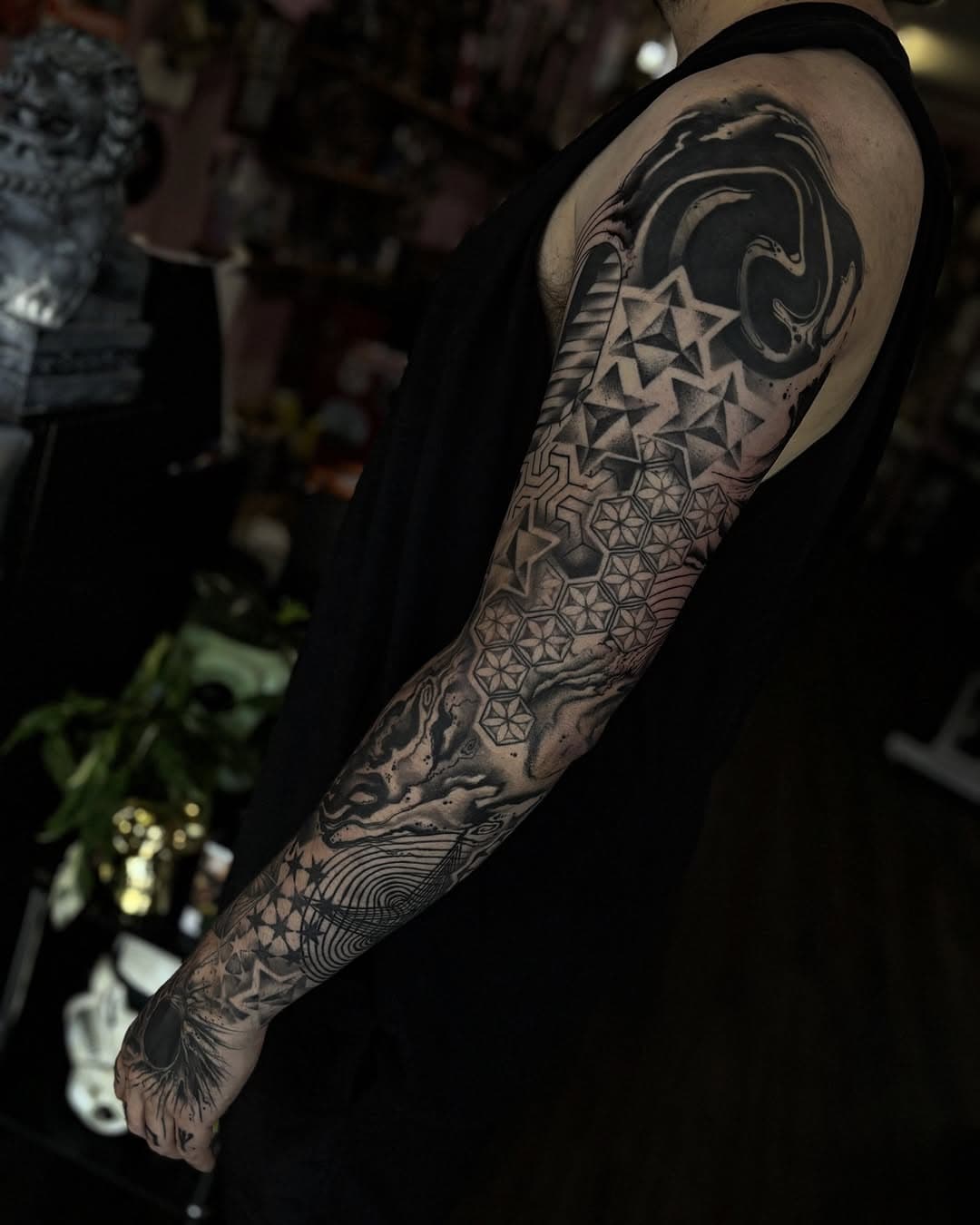 Finished sleeve for @andrewh_64 — thanks for giving me so much creative freedom. Excited for whatever our next project will be. 😆

#blxckwork #blackwork #blxckink #darkartists #melbourne #tt #melbournetodo #melbournetattoo #tattoomelbourne #sleevetattoo #abstracttattoo #heidelberg #heidelbergheights #melbourneiloveyou