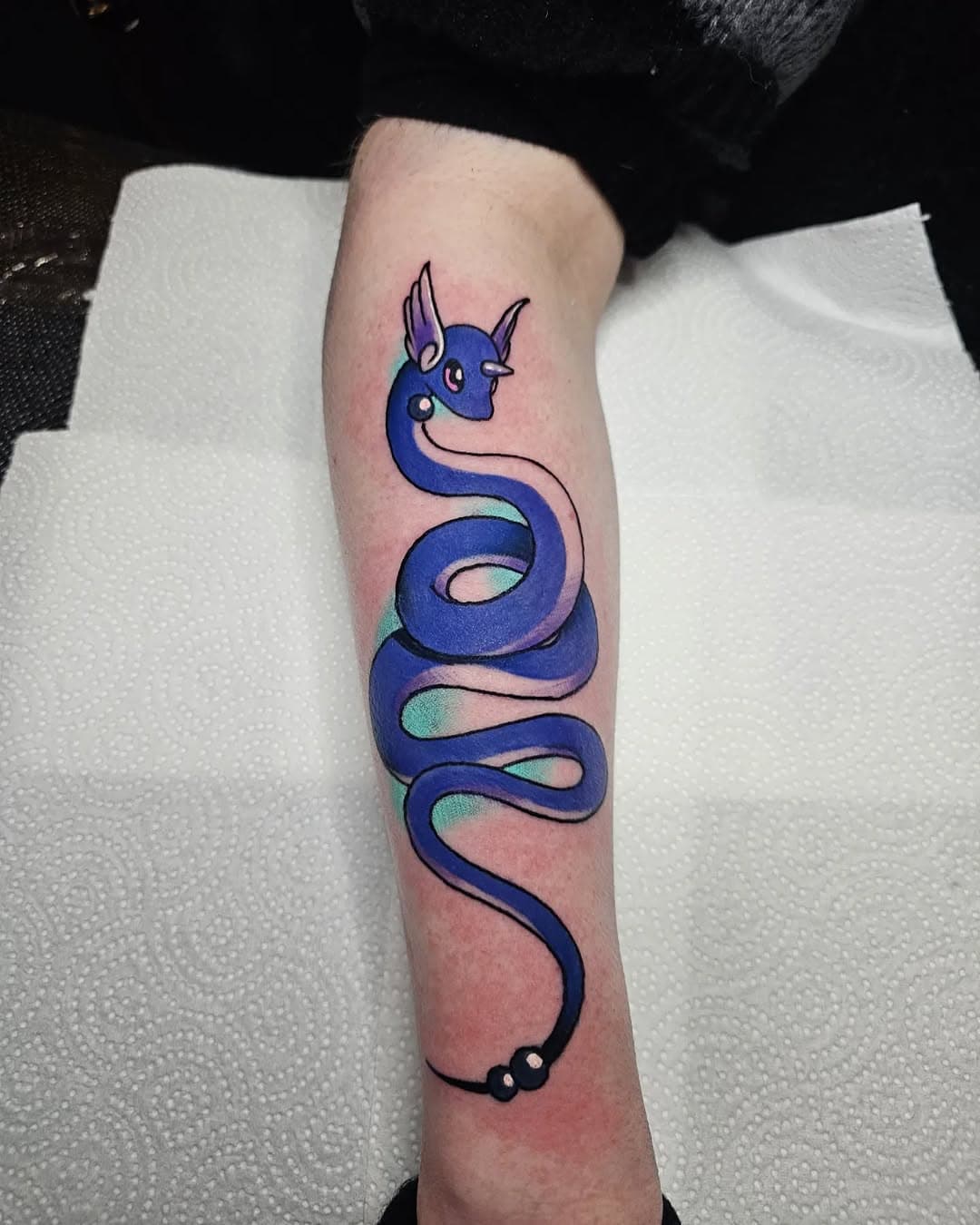 Cute lil dragonair for @m00n_dust ^_^ super simple but very effective for a standout forearm tattoo.
#pokemontattoos #dragonair #animetattoos #animetattooartist #manchester #manchestertattooist