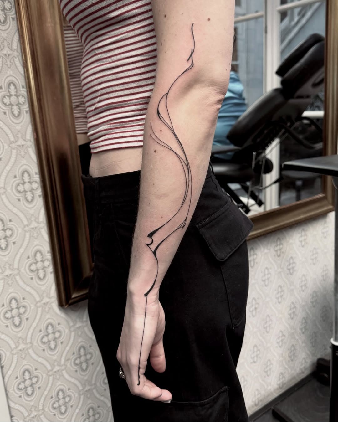 🖌️ 
Abstract piece by @pablo.hope.ttt 
•
#whitewhaleamsterdam #tattooart #tattoostudio #organictattoo #tattooideas #linetattoo #blacktattoo #blackworktattoo #blacklines #freehandtattoo #delicatetattoo #minimaltattoo #lineworktattoo #finelinetattoo #iblackwork #customtattoo #inkedup #customdesign #keizersgracht #amsterdam #amsterdamart #amsterdamtattoo #tattooamsterdam #amsterdamcity #amsterdamn