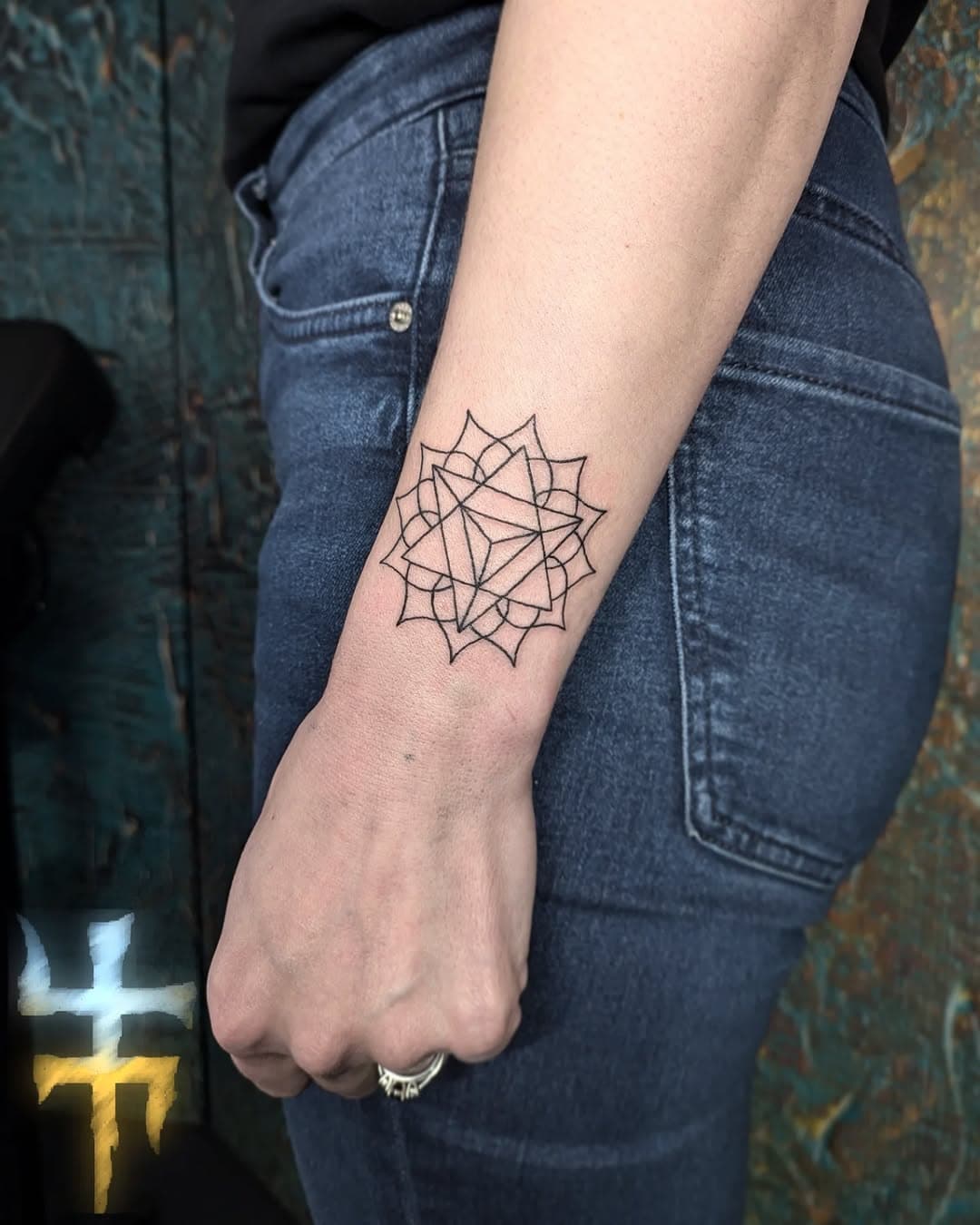 One for @rachelcosens , thank you so much! #geometrictattoo #geometry #geometrytattoo #lineworktattoo #linework #tenacioustattoo #sheffieldtattoo