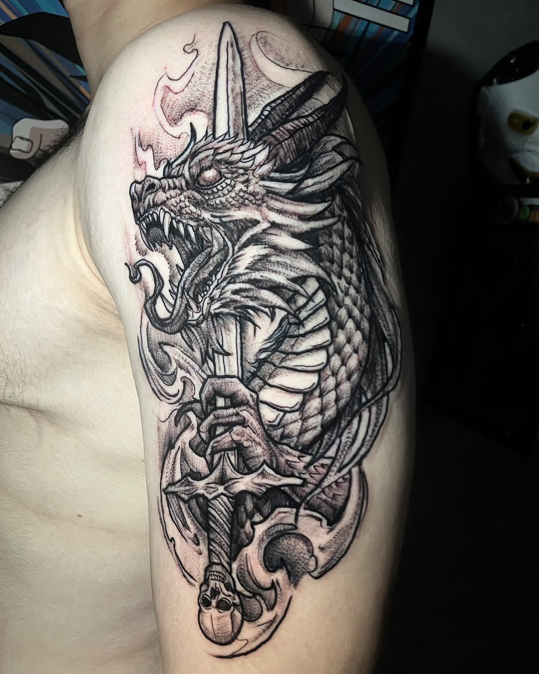 Dragão passando na sua time line 🐉🐲 

Agendamento por DM ou pelo link da bio
 
#tattoojoinville #tatuagemjoinville #tattoo #tatuagemfeminina #tattooblackwork #blackworktattoo #joinvilleink #profetatattoo #eletricinkpigments #tattoolive #tattooistartmagazine #tattooistartmag #blackwork #art #ink #inked #promocao #promo  #anime #animetattoo #otaku #onepiece #dbz #naruto #asta #blackclover