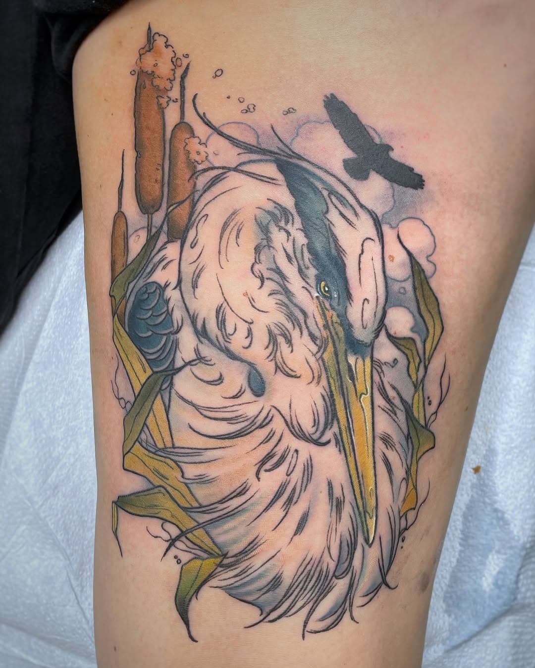 Still shot of the heron from a few weeks ago ~ ✨
.
#thehoneyeyedhare #raquelcudetattoos #cttattooartist #tattoo #legtattoo #naturetattoo
