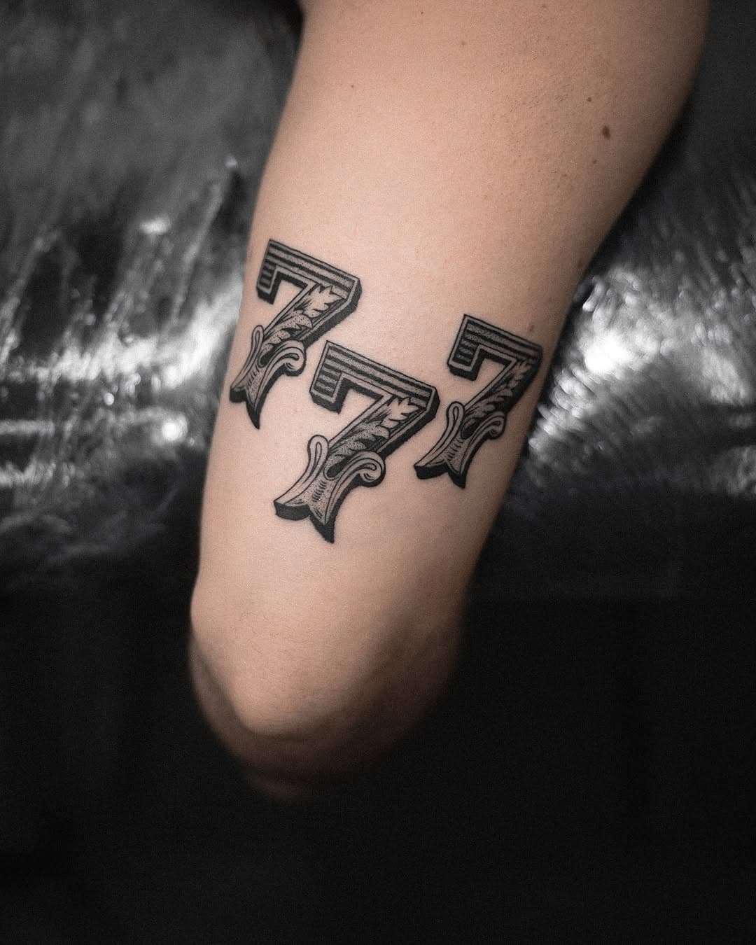 777 dla mojego stałego klienta Nicolasa.
Dziękuję i do zobaczenia na kolejnej sesji.

#777 #polandtattoos #łódź #poland #tattoo