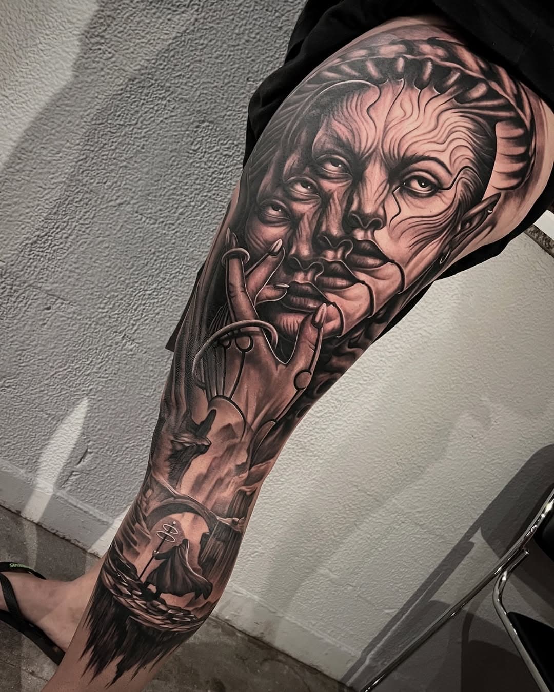 Trabalho feito em 3 dias ( 30hrs +ou- ). 🔥🔥🔥🔥🔥

ORÇAMENTOS E AGENDAMENTOS 
📲 WhatsApp: (62)992926029

#Tattoo #Tattooart #tattoostyle #tattoodesign #tattoorealism #realismtattoo #tattooblackandgrey #blackandgraytatto #ink.ig #inked #tattoomasculina #tatuagembr #tattoolife #doouglastattoo #explore #goianiatattoo #goiania #deusnocomando #tattoogoiania #shaztattooink