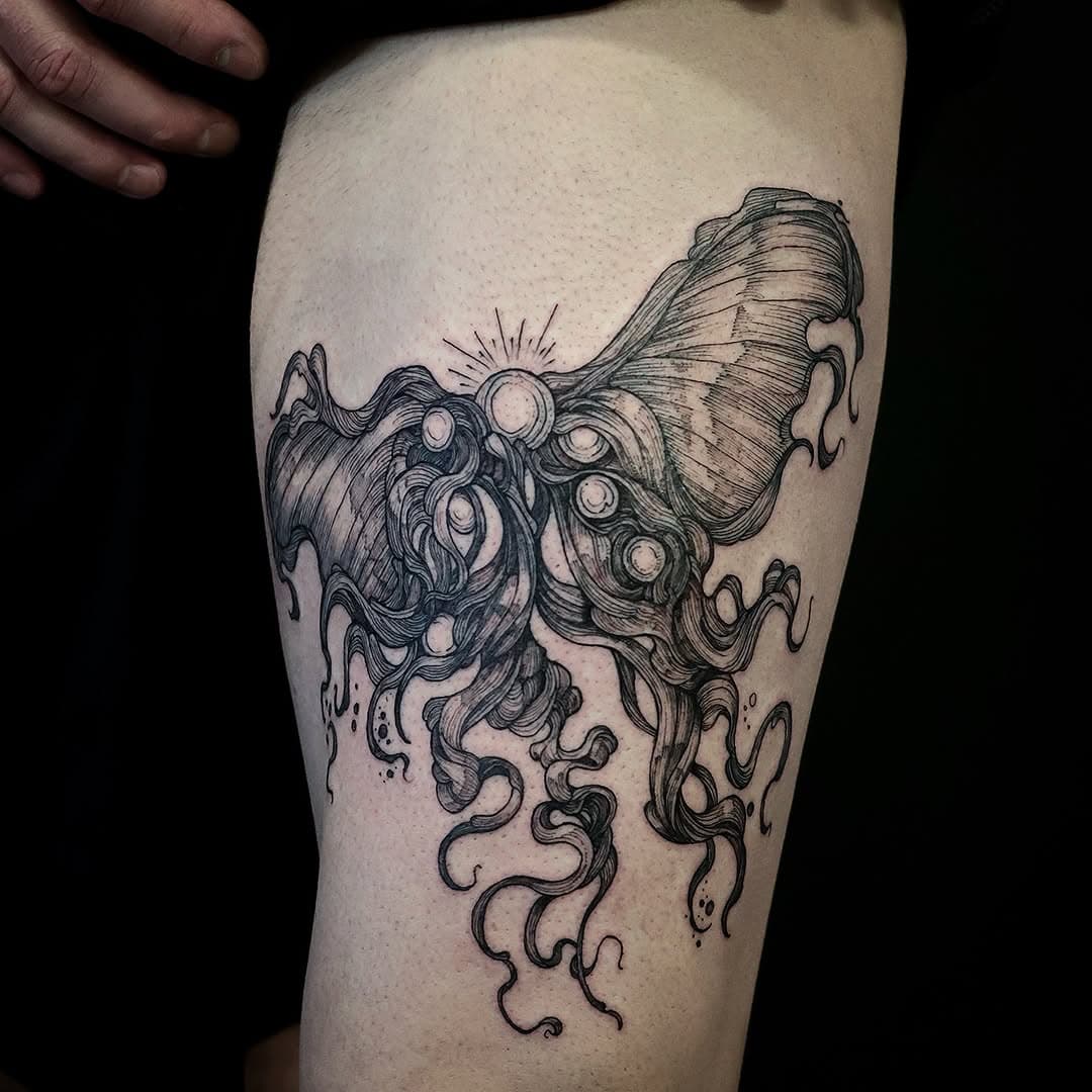 [BOOKS ARE OPEN! Follow the link in my bio 🔗]
Are you a god? Would you remake me new?
#tattoo done at @moontattoostudio