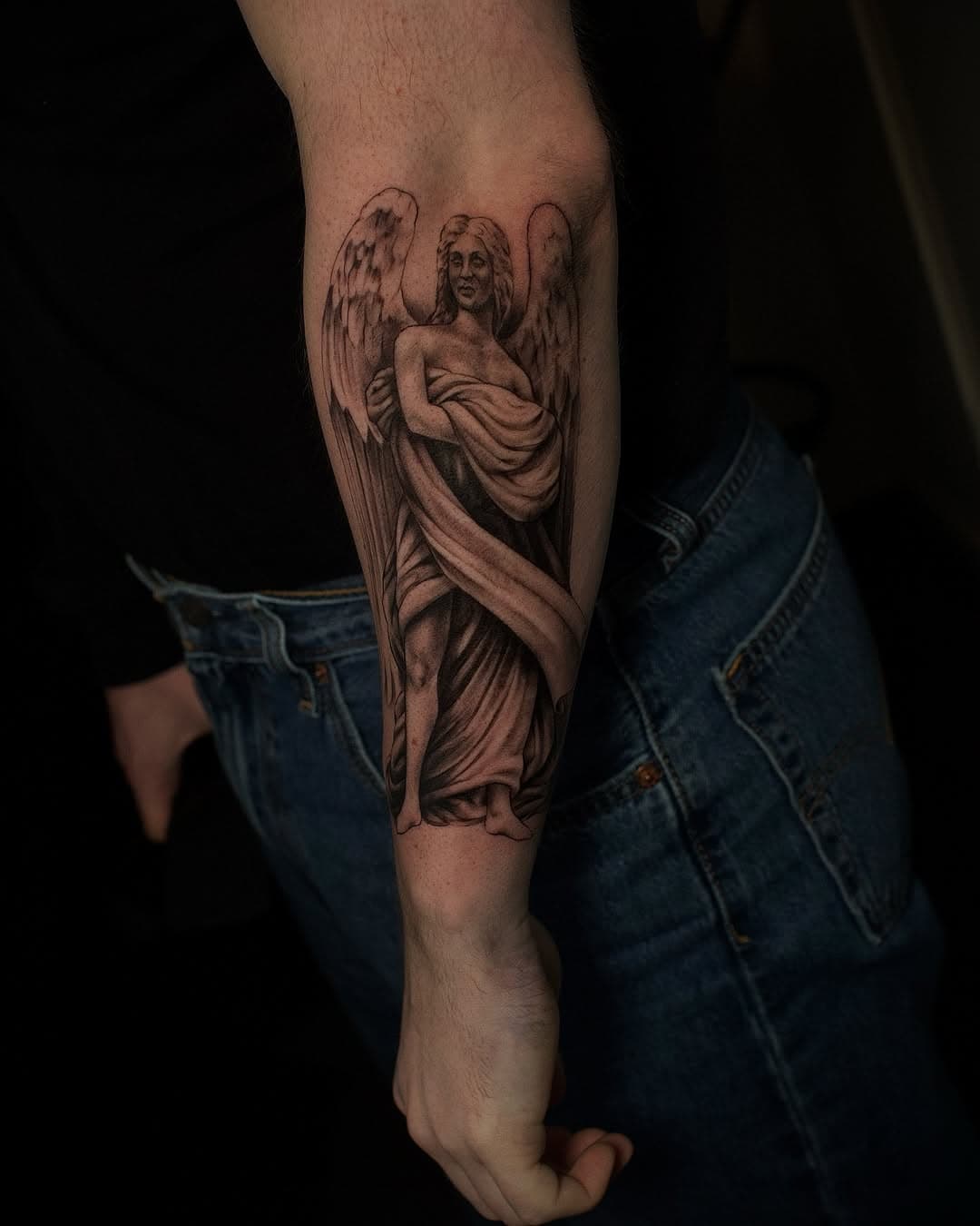 Pågående projekt 👼🏼 #black #blackandgreytattoo #bnginksociety #inkeeze #officialswedishink #stencilstuff #eternalink #tattoo #pantheraink #tattoos #tattooed #tattooart #tattooartist #ink #backpiece #borås #meathouse #realistic #realism #realistictattoo