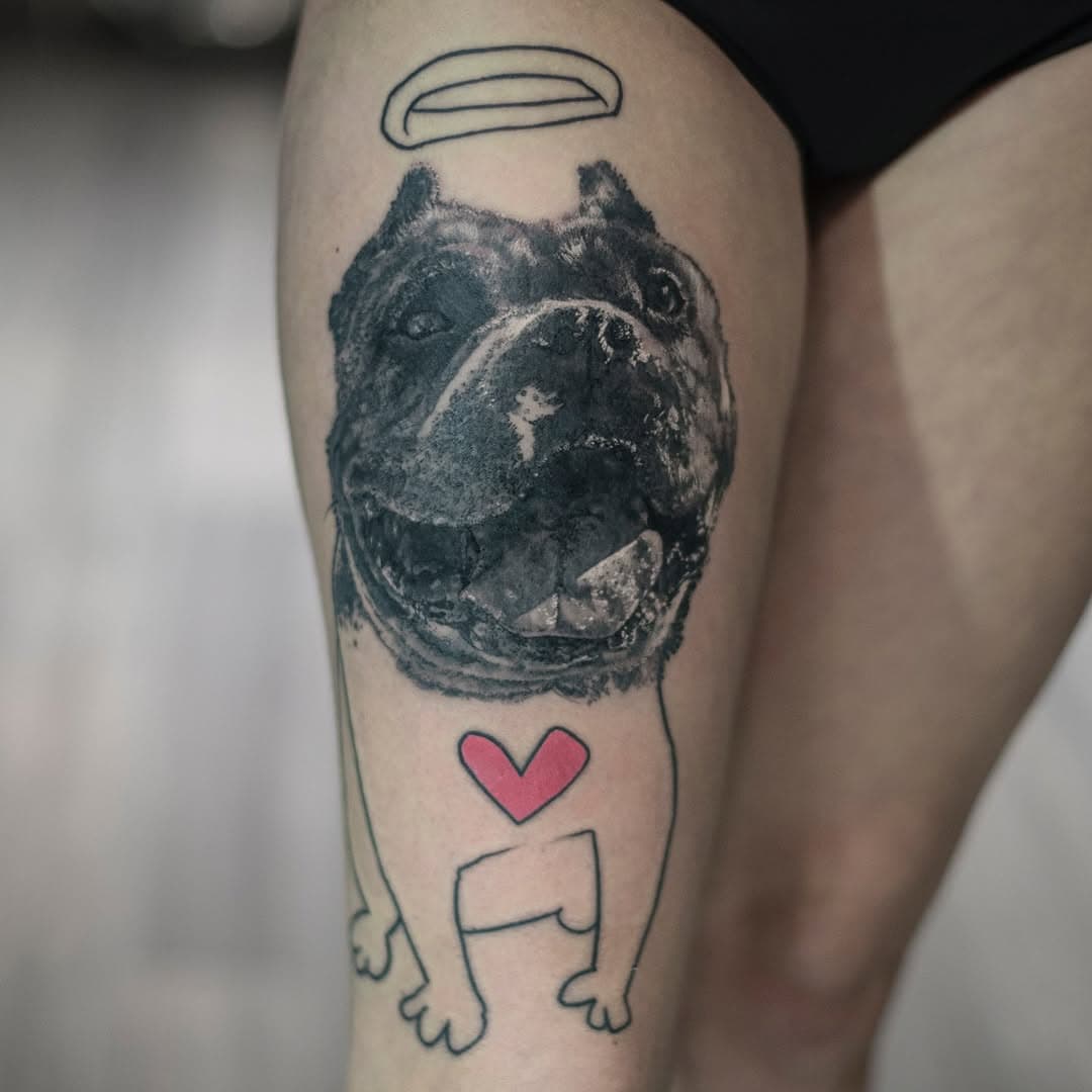 OUAF
Mix réalisme/naïf bien rigolo!!! 
#tattooart #portraittattoo #realismtattoo #perpignan #blackworktattoo #dog