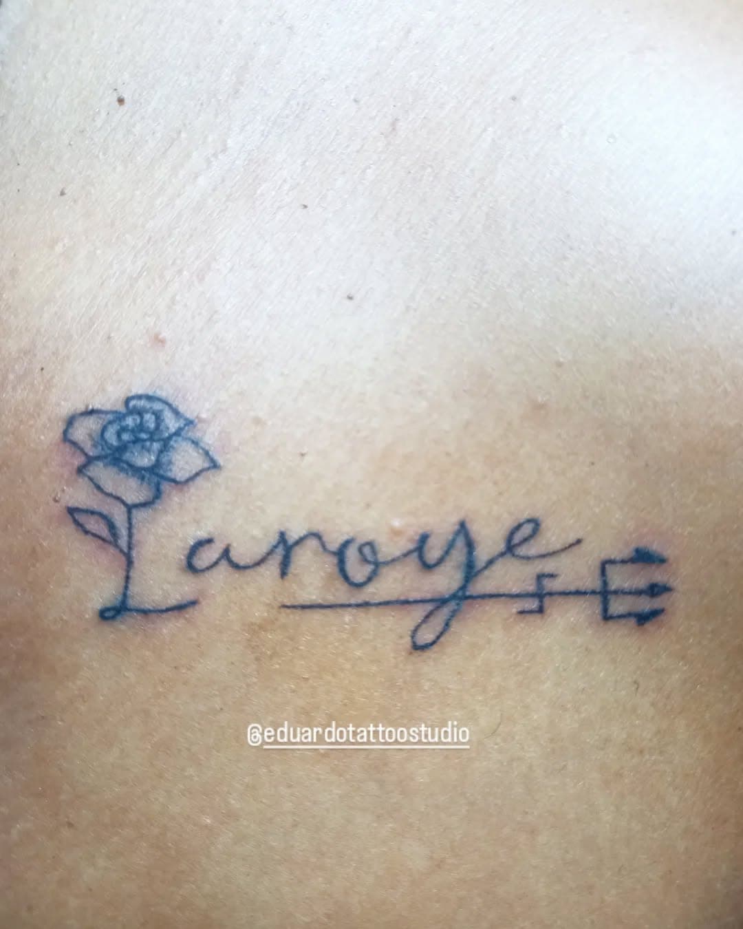 Tatuagem em homenagem Laroyê🔱🌹

Obrigada pela confiança e Preferência de sempre @cassia_felicio_ 

Orçamento Chama diret ou link WhatsApp na bio!
@eduardotattoostudio