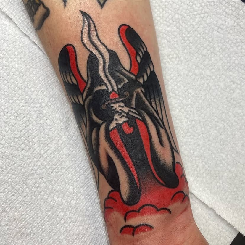 Tattoo by @annak_tattoo to book with her dm her directly or stop into the shop!