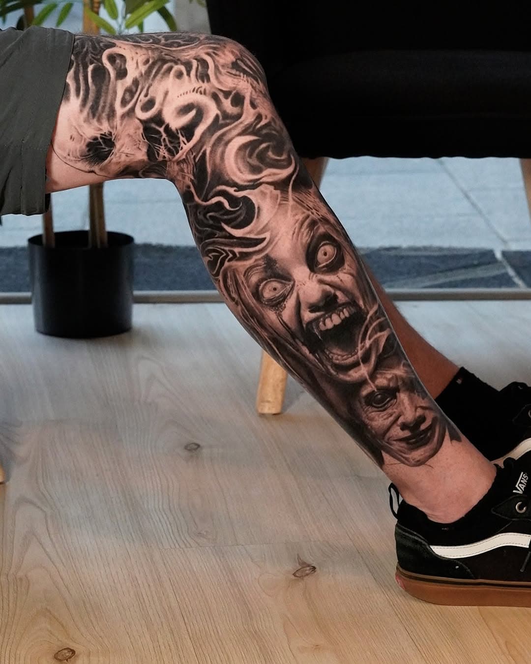 Completamente curado y continuamos con este proyecto.
Un verdadero disfrute!!

Siempre trabajando con los mejores productos de @supra.cream y @emalla.official @emalla_spain 

——————————————————————————
#ziantattoomasnou #bcntattoo #creepytattoo #besttattooartist