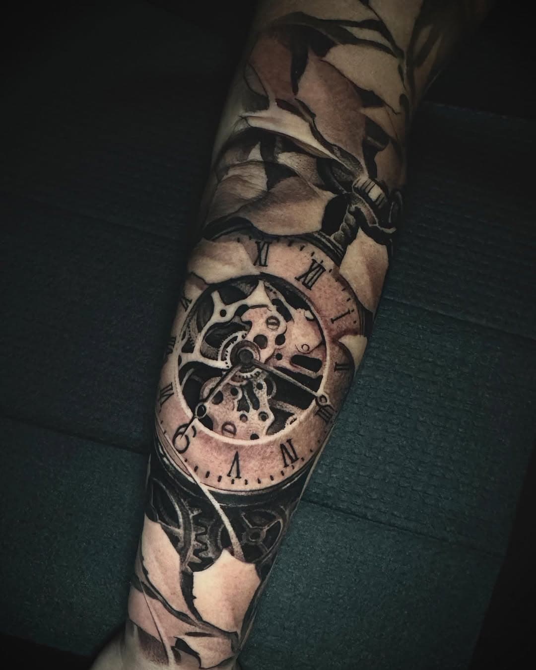 Some progress made on a full sleeve project for Michelle during a guest appearance in #boston  I always enjoy a time piece. Everyone has its own background with each client. Time pieces will remain timeless in the world of tattoos. Some feeehand, some stencil. Thanks for checking it out. 

Book your session with me by sending an email to lukepalantattoo@icloud.com or text me at (702)408-6929. I'm looking forward to having you on the schedule. 

#lukepalan #lukepalantattoo #freehand #tattoos #tattooart #tattoosleeve #clocktattoo. #clockpiece #boston #newyork #la #lasvegas #reno #chicago