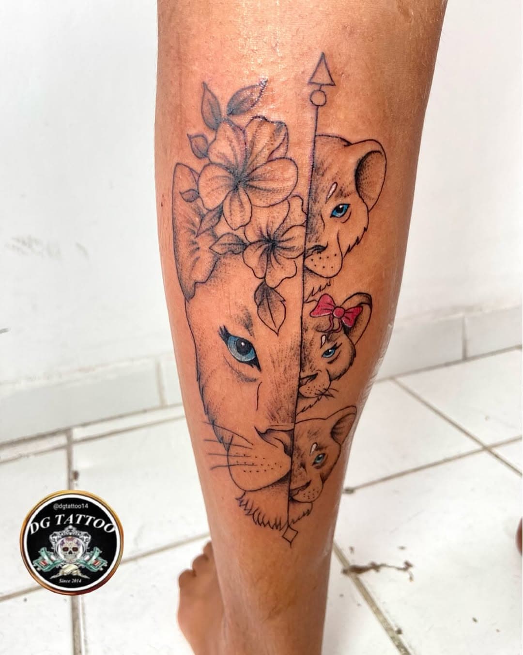 Tattoo leoa com filhotes na panturrilha 
Studio: @dgtattoo14 
Maceió-AL  Centro
Aceitamos cartões de crédito, débito e pix 
.
.
.
.
.
.
#tattoo #tattooart #tattoobrasil #tattoobr #tattoobr #tattooleoa #tattoofilhotes #tattooideas #alagoas #maceió #maceioalagoas #dgtattoo14 #tatuagem #tattoohomenagemfilhos #tatuagemart #tatuagembrasil #tatuagembr #tatuagemleoa #tattoofeminina #tatuagemfeminina