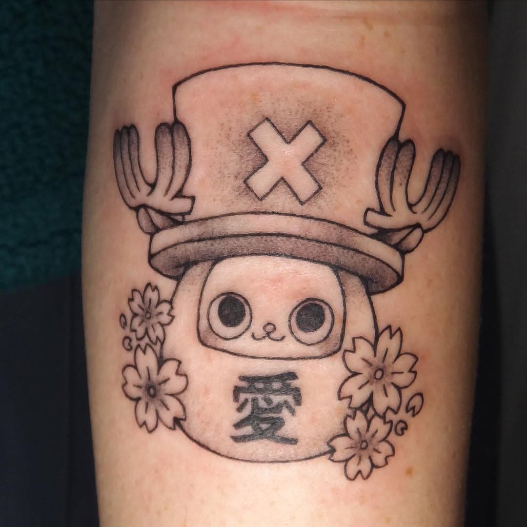 a custom chopper daruma for j!!! thanks so much for the fun talks and hang hehe may we find the strength to catch up with the manga 😭💪🏼 #onepiece #onepiecetattoo #tonytonychopper #choppertattoo #darumatattoo #cutetattoo #torontotattooartist