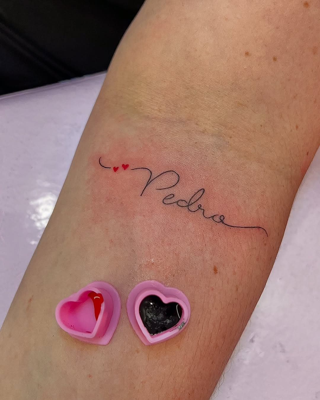 Já viu meu trabalho ATUAL? Já conhece meu estúdio novo?
Se faz tempo que você tatuou comigo ou viu uma tatuagem minha, você está desatualizada! 

Estou em tratamento contra o câncer de mama e sigo na minha melhor fase profissional
Continuo sendo a maior indicação para consertar a sua tatuagem.

Tatuadora Referência Nacional em Reformas e
Coberturas 🏆
Volta Redonda - RJ

Você pode correr, correr... e sempre quem vai conseguir resolver a sua tatuagem por último sou eu 😌
E a única que parcela em até 10x sem juros no cartão com a maior alegria do mundo.
Há quase 20 anos, sou a tatuadora pra quem você sempre volta, seu porto seguro.

Beijos 💋

#tatuadora #tattoo #cancertattoo #breastcancerawareness #breastcancer #femaletattooartist #tatuadoravoltaredonda
#voltaredonda #voltaredondarj 
#fineline