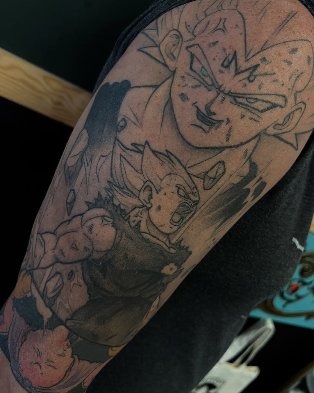 Aujourd’hui je vais faire la suite de ce tattoo réalisé il y a plusieurs mois . C est un bras entier qu on est en train de monter petit à petit avec des scène mythique de Dbz. Je pense que vous avez reconnue cette scène ! Maintenant à vous de devinez quel sera la prochaine !!
.
@hawink_supply 
.
#dbz #dragonballz #tattoodragonballz #dbztattoo #buu #majin #vegeta