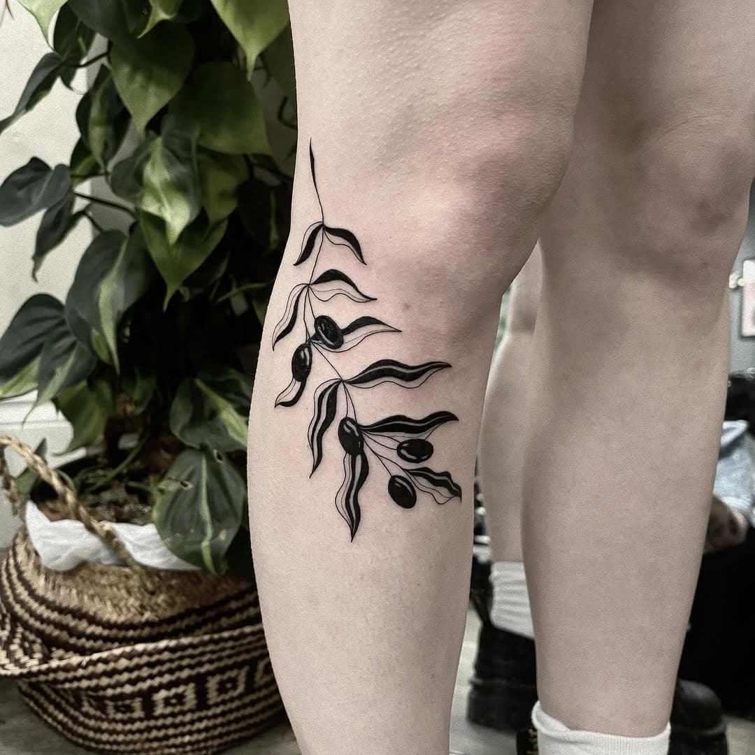 Olive branch and floral flash piece from earlier this week ✨
✻

✻

✻

✻

✻
#tattooartist #femaletattooartist
#uktattooartist
#tattooflash #tattooideas #artoftattoos
#cooltattoos #cutetattoos