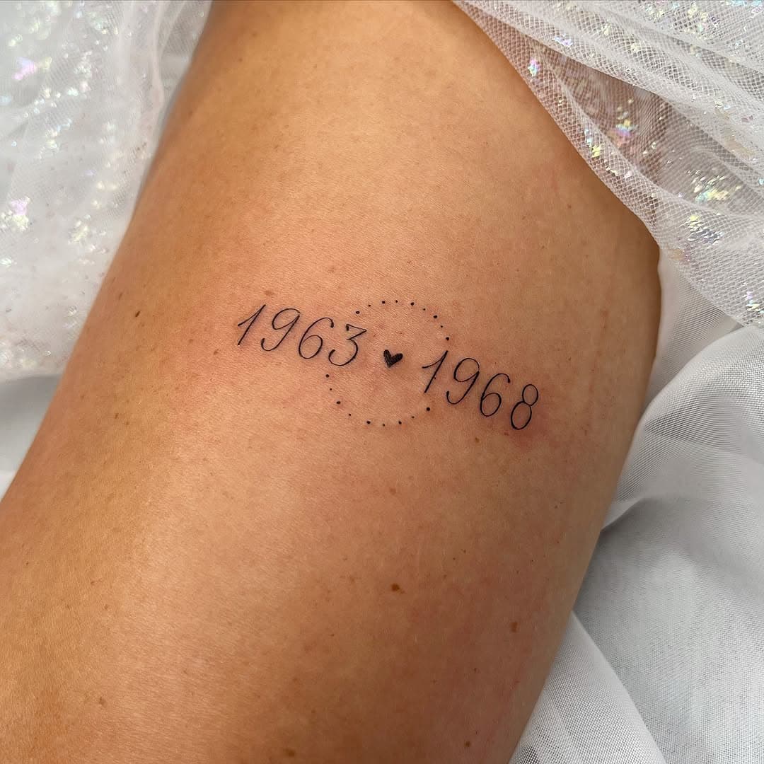 Homenagem aos pais com os anos que ambos nasceram ❤️

.
#tatianaalves #traçofino #fineline #tatuadora
 #finelinetattoo  #tatuagensfemininas #tatuagensdelicadas