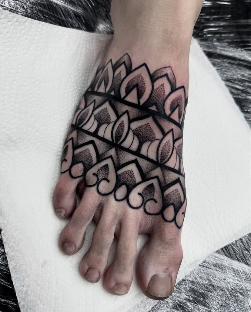 Foot tattoo today for @jackburgess4 #foottattoo #feetpics #feetpic #footpics #tattoo #dotwork #dotworktattoo #geometricart #geometrip #geometrica #geometripsmall #blackworktattoo @portlandstreettattoo