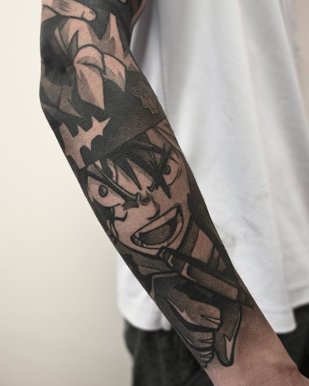 Healed Asta from a sleeve I worked on a bit ago. I always love getting to see healed work 🖤 

Done with @allegoryink 

•

#blackclover #anime #asta #astatattoo #animetattoo #animetattoos #healedtattoo #blackclovertattoo #allegoryink