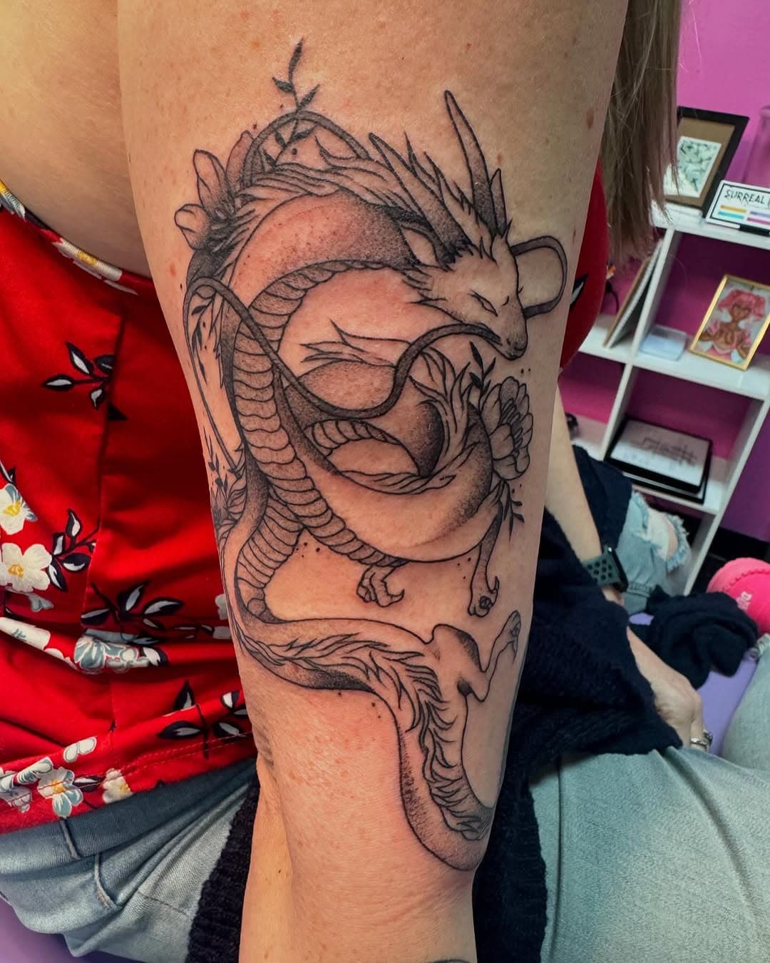 Love a good spirited away tattoo! Can’t wait to add more! 

Let’s create something together for your next tattoo! What’s your budget? 

#tattoo #haku #hakutattoo #spiritedaway #studioghibli #blackandgreytatttoo #stippletattoo #anime @animetattoo