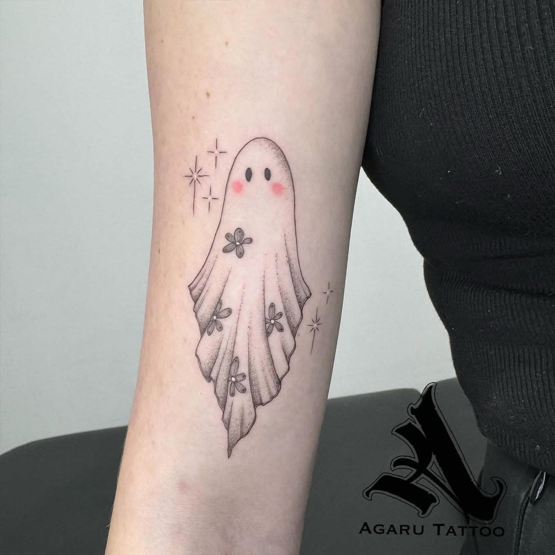 A cute ghost for Lili by @lindsaymarieapril 

#fineline #finelinetattoo #ghost #ghosttattoo #cutetattoo