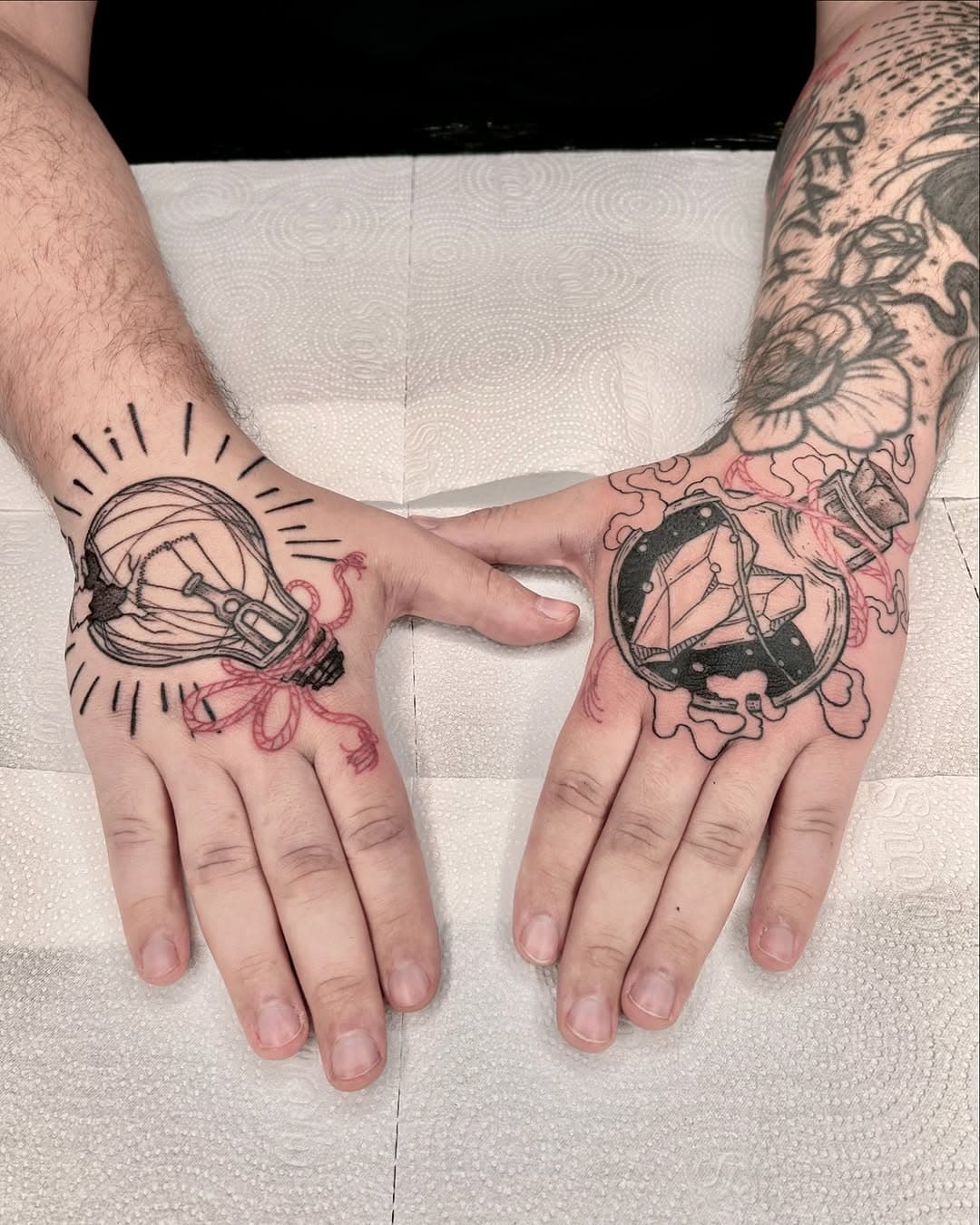 🖊️Mãos do meu amigo @felanzoni 

Obrigado por mais essa meu mano🙏

——————————
AGENDA ABERTA
—-————————-
Dúvidas e Orçamentos: 
✏️11 94556-4466 (botão no perfil)
Apoio: @bolivia_supply @coruntattoomachine