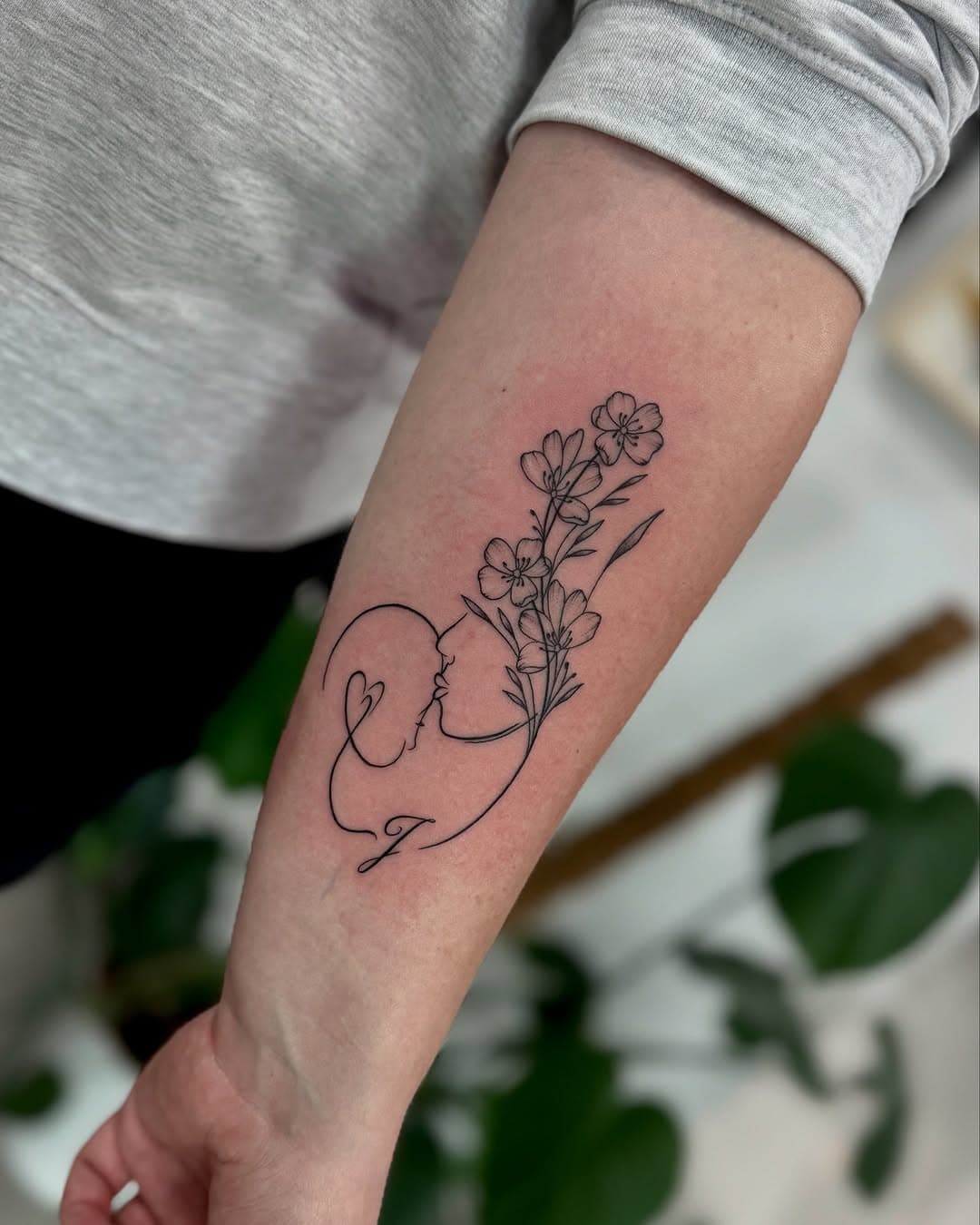 Tatuaż mamy z córką od @szymon_radzik 🖤🤱
Zapraszamy do zapisów 📩

#tattoo #familytattoo #tattooed #tatuaż Gorlice