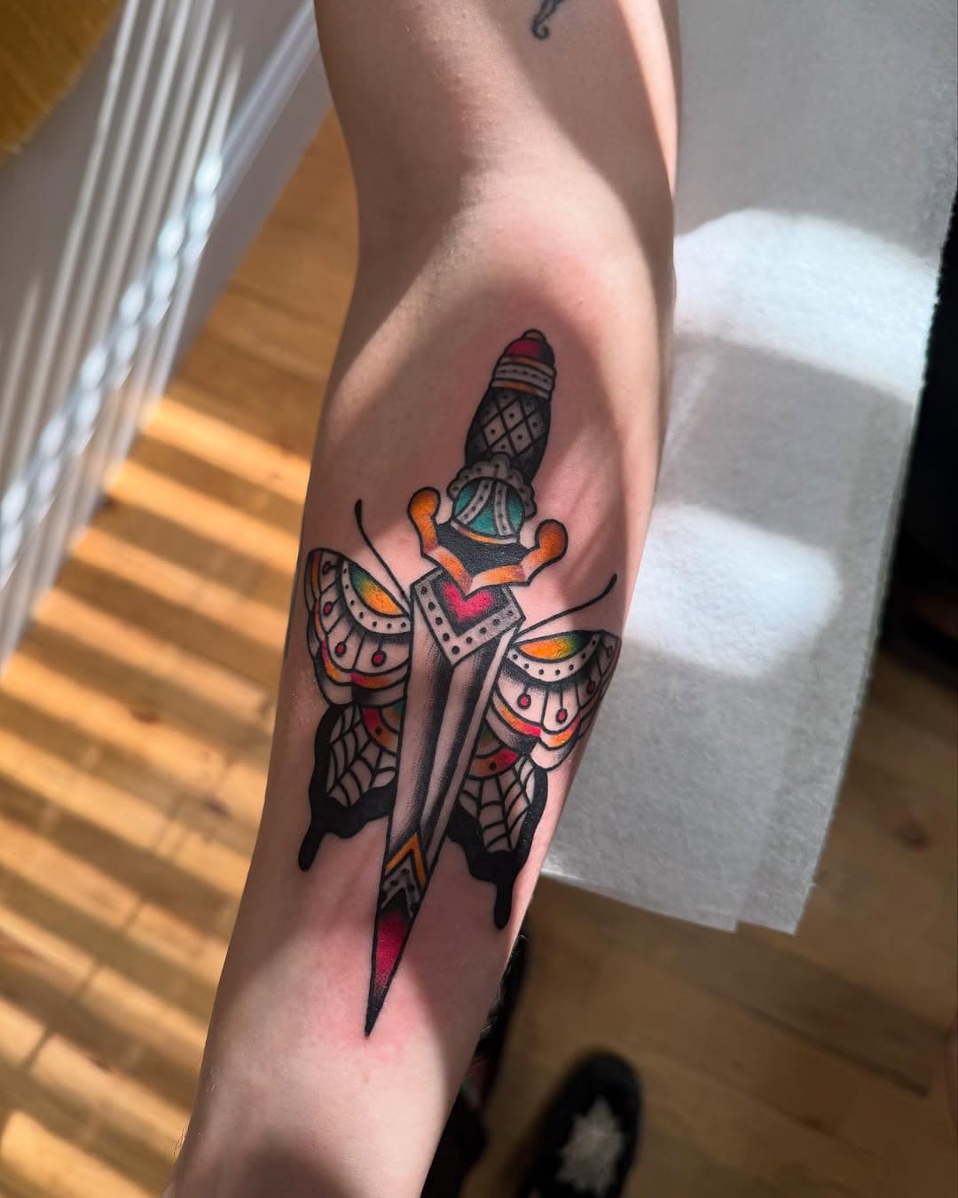 • butterfly knife •

#knoodle #knoodletattoos #sacredmeadowtattoo #destroytroymachines #destroytroy #banemade #vulcanneedles #tattooartist #tattoos #tattoo #americantraditional #americantraditionaltattoo #americantraditionaltattoos #traditional #traditionaltattoo #traditionaltattoos #butterflyknife #ohiotattoos #ohiotattooartist #ohiotattooers
