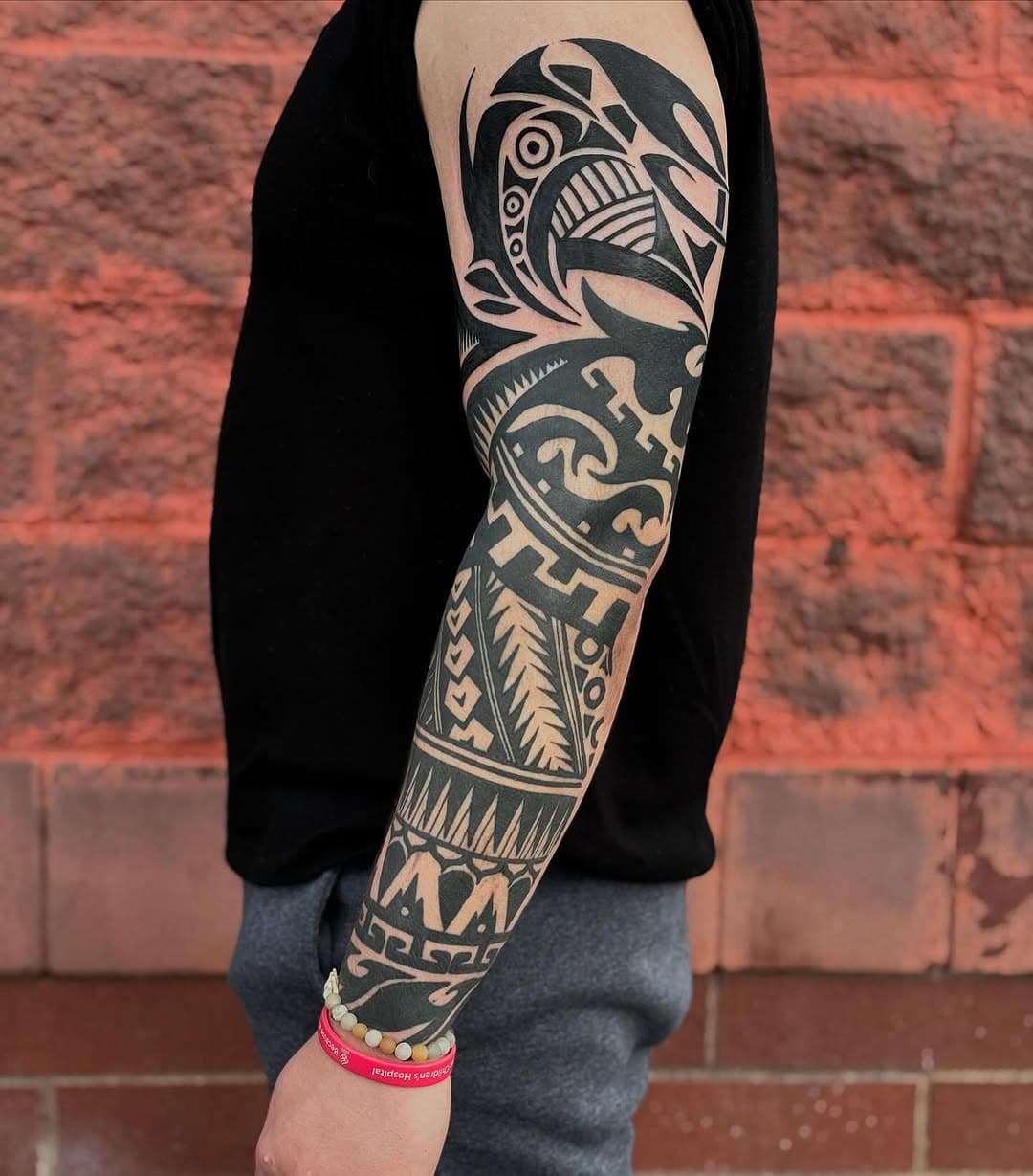 Slowly chipping away at this tribal sleeve. I added another section at the top today!
.
.
.
.
.
#tribaltattoo #blackandgreytattoo #blackwprk #blackandgreytattoos #tattoosleeve #tattoo #tattoos #tattooed #art #artist #inked #inkedup #tattooideas #tattooidea #tattooart #tattooartist #tattoodesign #salemoregon #portlandoregon #oregon #pdx #pdxtattoo