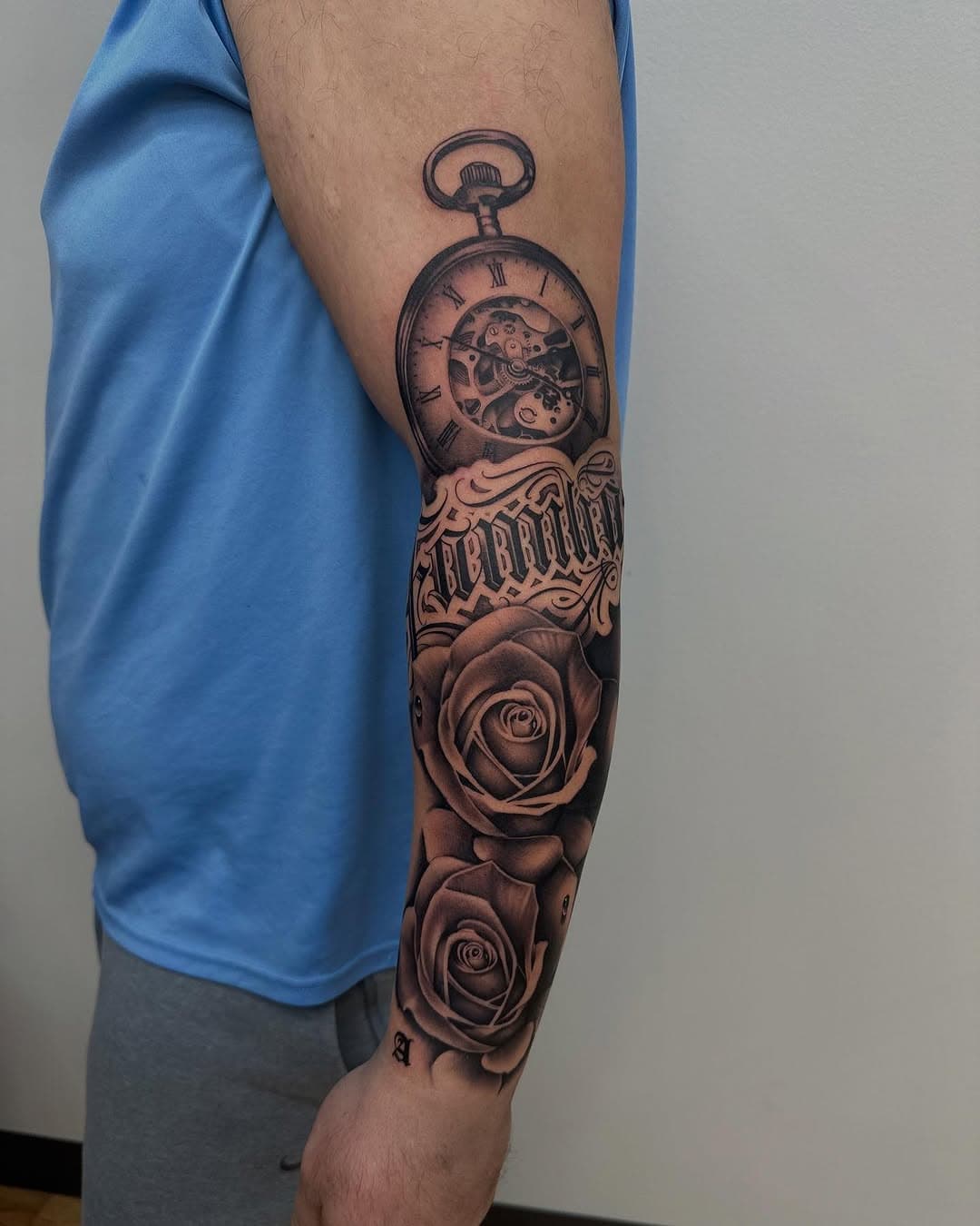 Natural lighting vs Polarized lighting

Nothing better than getting a tattoo as a gift! Thanks to my clients wife for booking him an appointment for his birthday gift! Happy birthday Jose, thanks for sitting for 14hrs 😂 glad you loved the tattoo 💪🏽