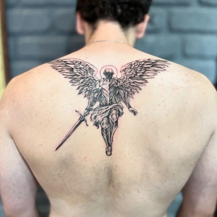 Meu cliente @juan_rabay , diretamente do Chile. Obrigado pela confiança! 🇨🇱 🇧🇷 #tattoo #anjo #tattooart #tattooideas