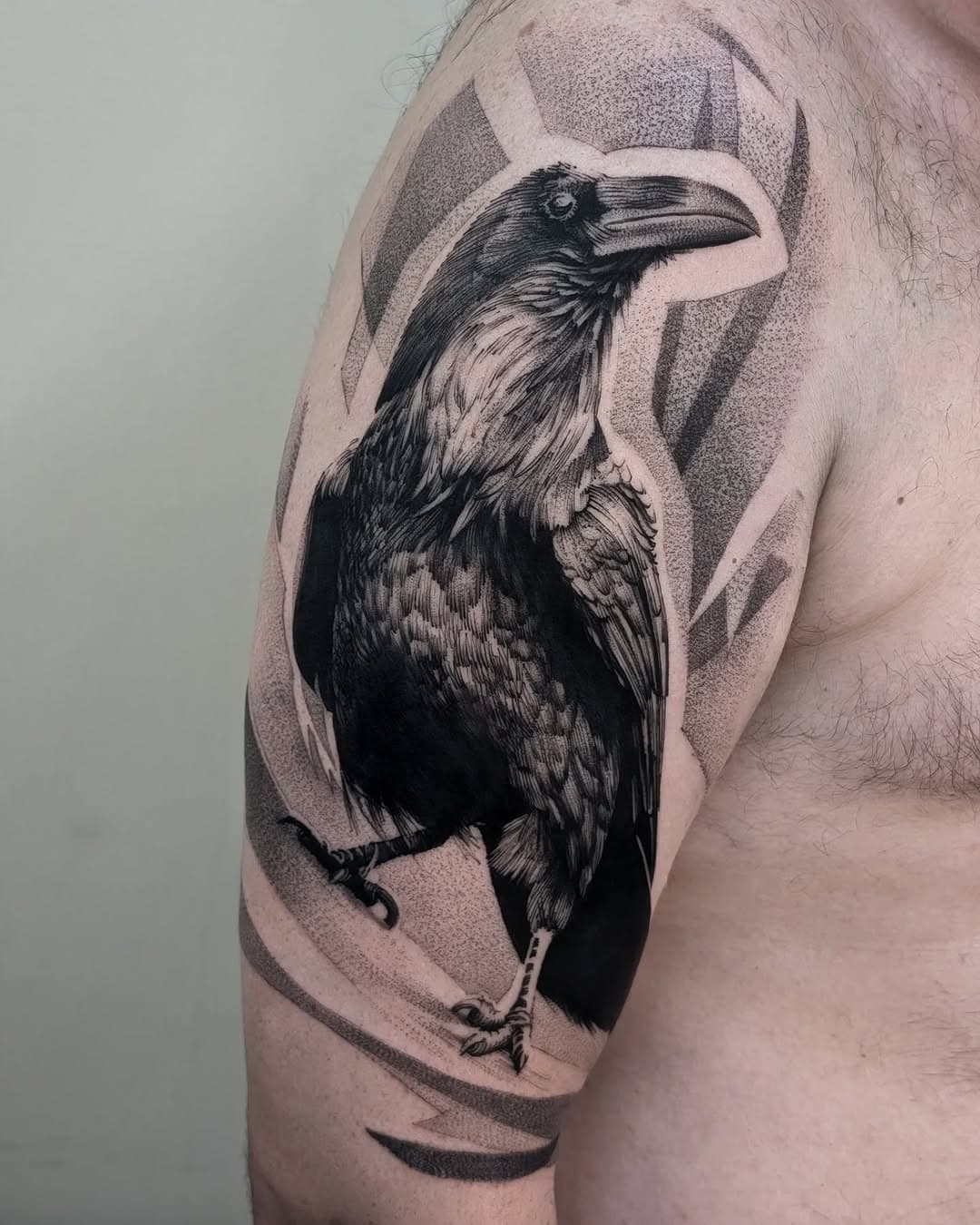 Raven - O mensageiro do Vazio 
.
LONDRINA - agenda aberta - FEVEREIRO e MARÇO
.
Contato:
renatofirmino@goma90.com 
43 999342764
DM
.
#tattoo #tatuagem #raven #crow #blacktattoo #raventattoo #crowtattoo #corvo #corvotattoo