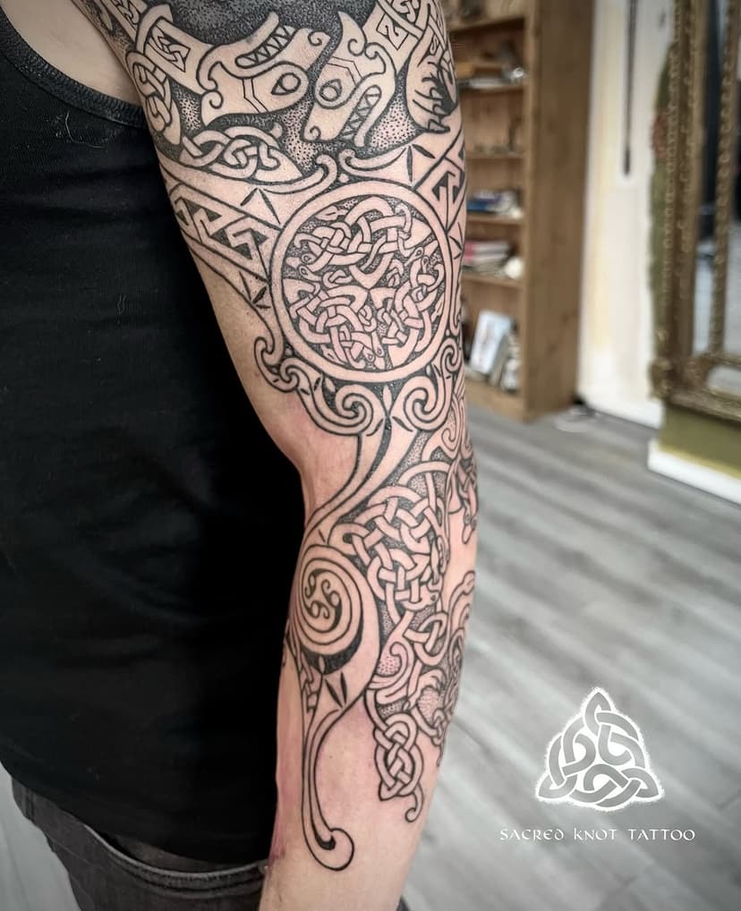 Work in progress. 

Knots, swirls, key patterns and beasties! 8th century celtic knotwork (insular Hiberno-Saxon).
All hand drawn directly onto the body without stencils..I love tattooing this form of art :) 

#celtictattoo