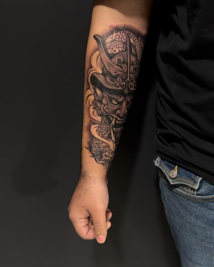 Did this tattoo on the weekend for a new customer 
•
He came with a concept and a reference from someone else’s tattoo but I made this my own designing something custom for him.
•
Hope you guys like the result and if interested on booking please comment on post or DM 
‼️BOOKING FOR MARCH & APRIL‼️ San Antonio,Tx and Piedras Negras,Coah,Mx 
•
#hanya #hanyatattoo #samurai #samuraitattoo #dragon #dragontattoo #armsleevetattoo #sleeve #sleevetattoo #japanesetattoo #customtattoo #blackandgreytattoo #armtattoo #tattoo #tattoos #tattooist #tattoed #sanantonio #sanantoniotattooartist #texas #texastattooartist