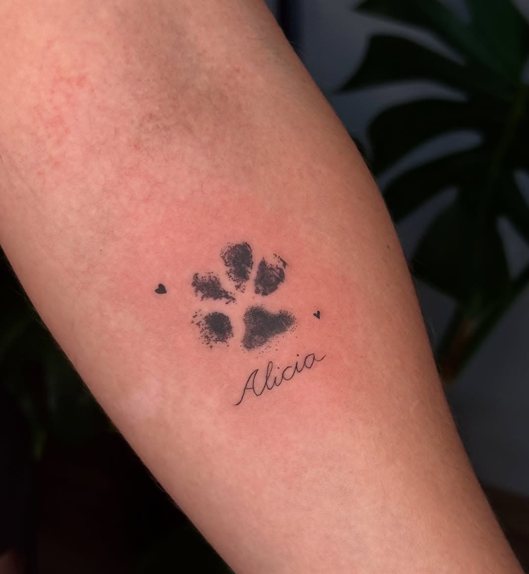 Aquela homenagem a criaturinha mais fofa do mundo 🥰 o Pet . Esses bichinhos de um carinho inigualável. Obrigada por me permitir realizar a sua 1• tattoo com um significado tão fofo. 🙏🏼🥰 🐾

#tattoo #campinas #campinassp #campinastattoo #tatuagemcampinas #campinastatuagem 
#sp #saopaulocapital #saopaulotattoo #saopaulo #tattoosaopaulo